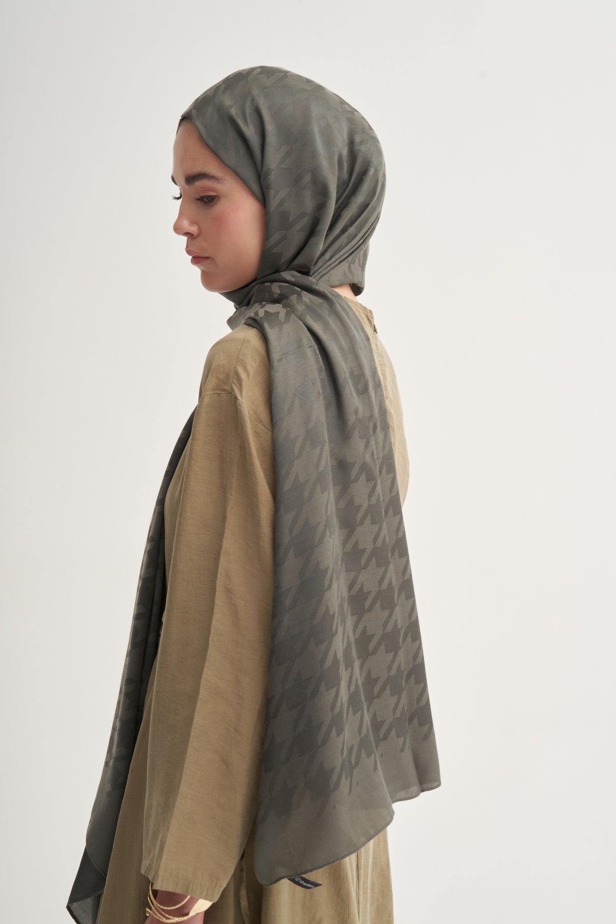 HOUNDSTOOTH PATTERN MODAL JACQUARD