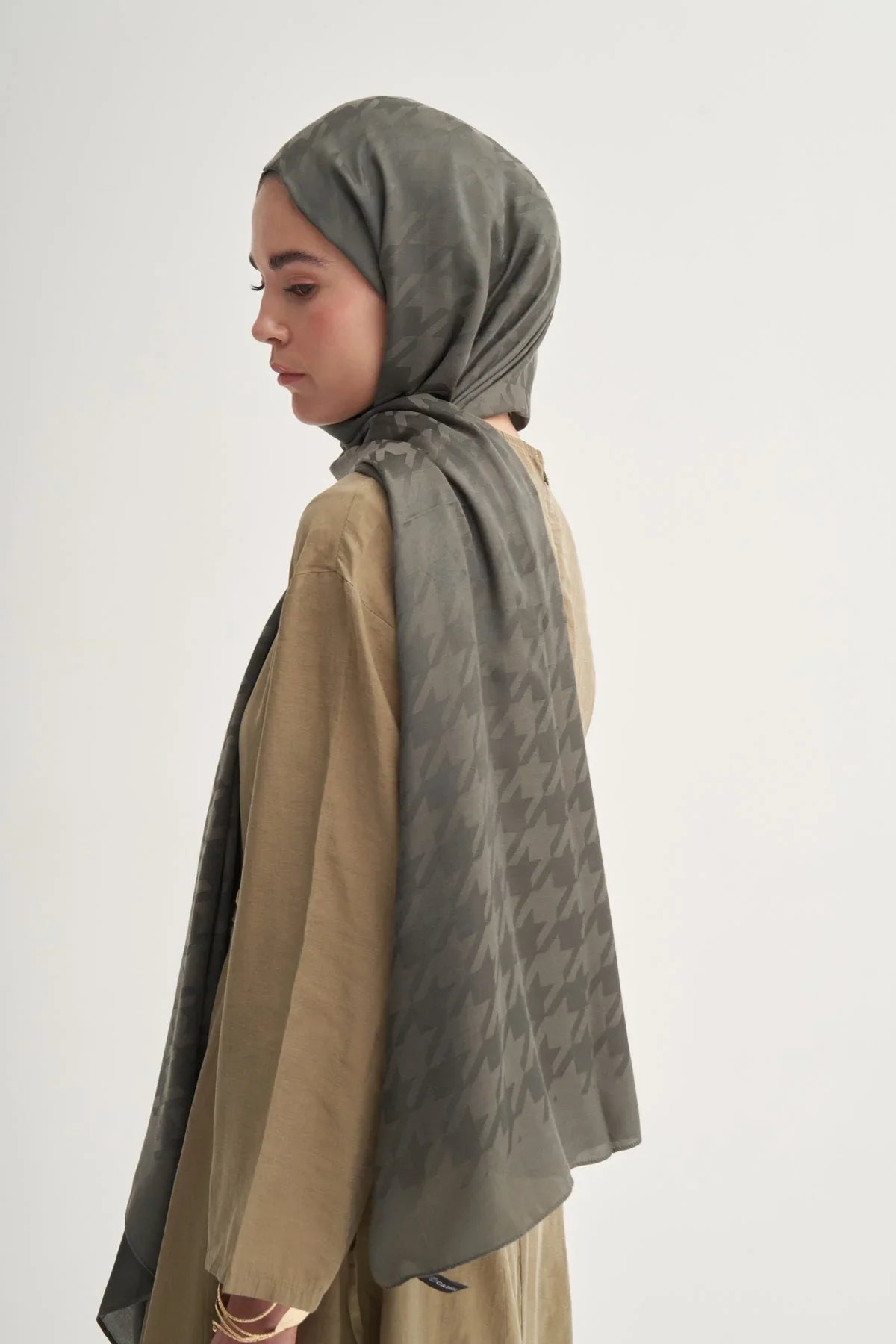 HOUNDSTOOTH PATTERN MODAL JACQUARD