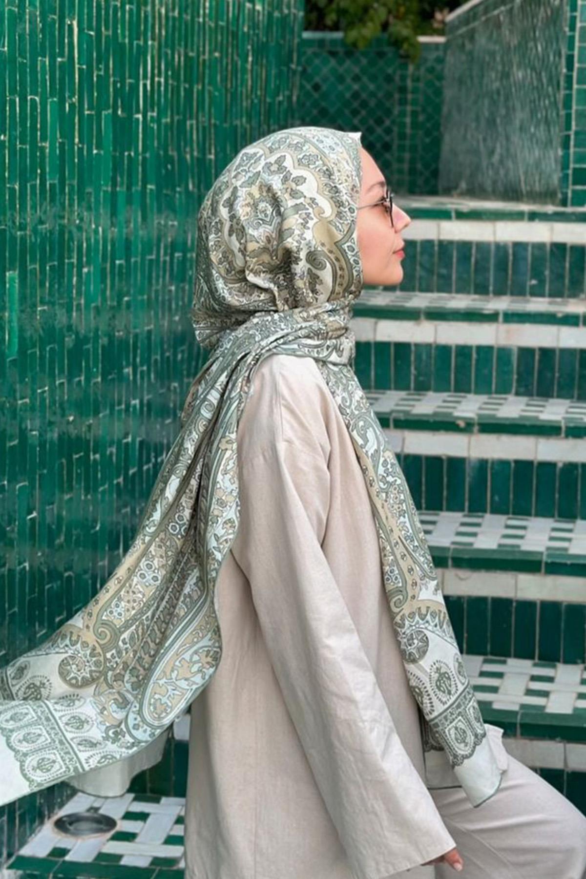 Ahsen Gülpınar's Choice: Bliss Comfy Silk Scarf Olive Green