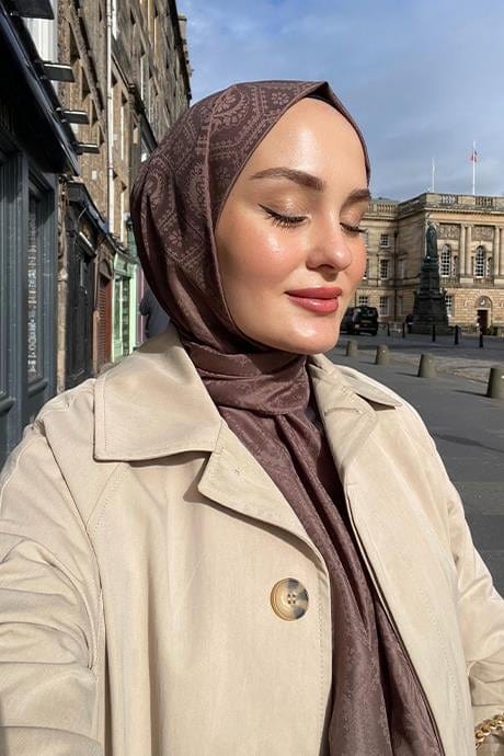 Aleyna Atalar's Choice: Antique Pattern Cotton-Silk Scarf Soft Brown
