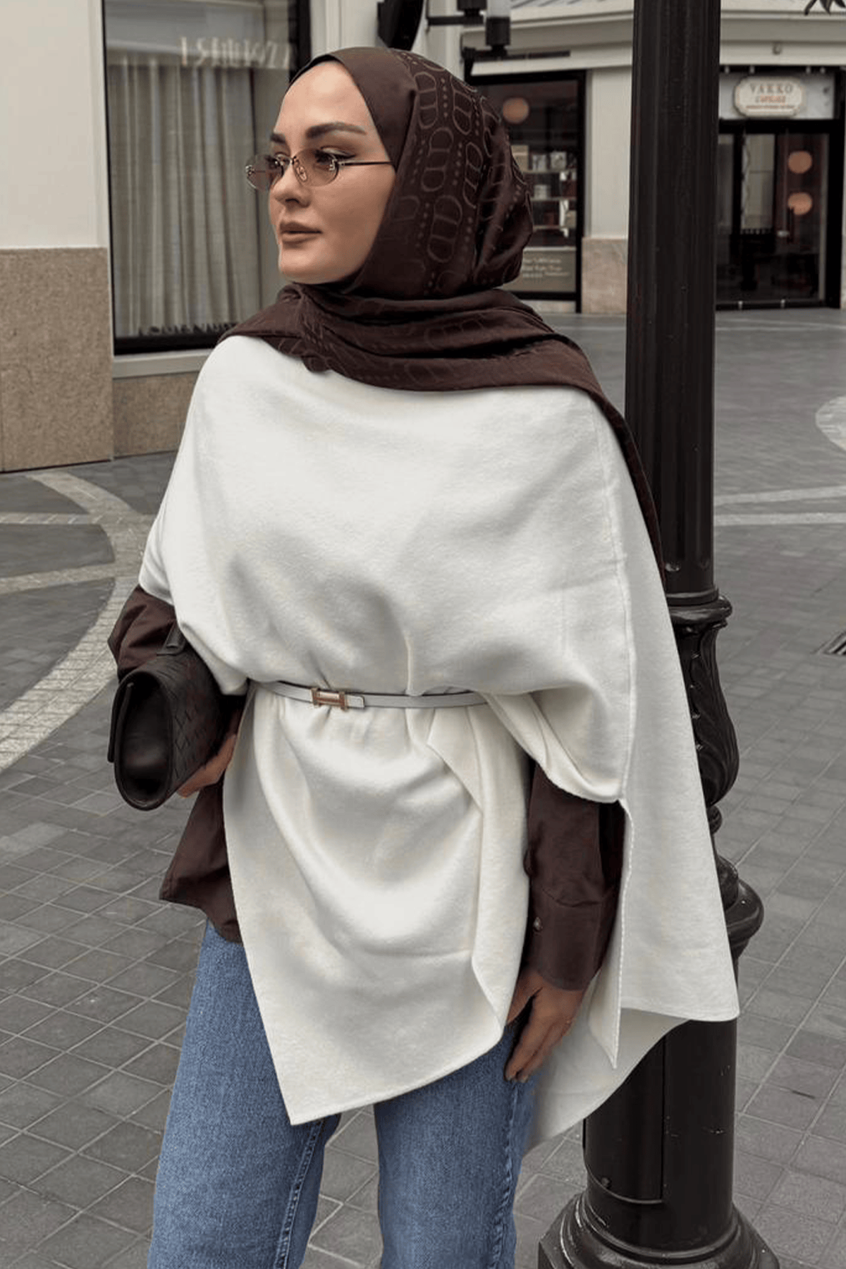 Aleyna Atalar's Choice: Asymmetric Knit Robe Ecru