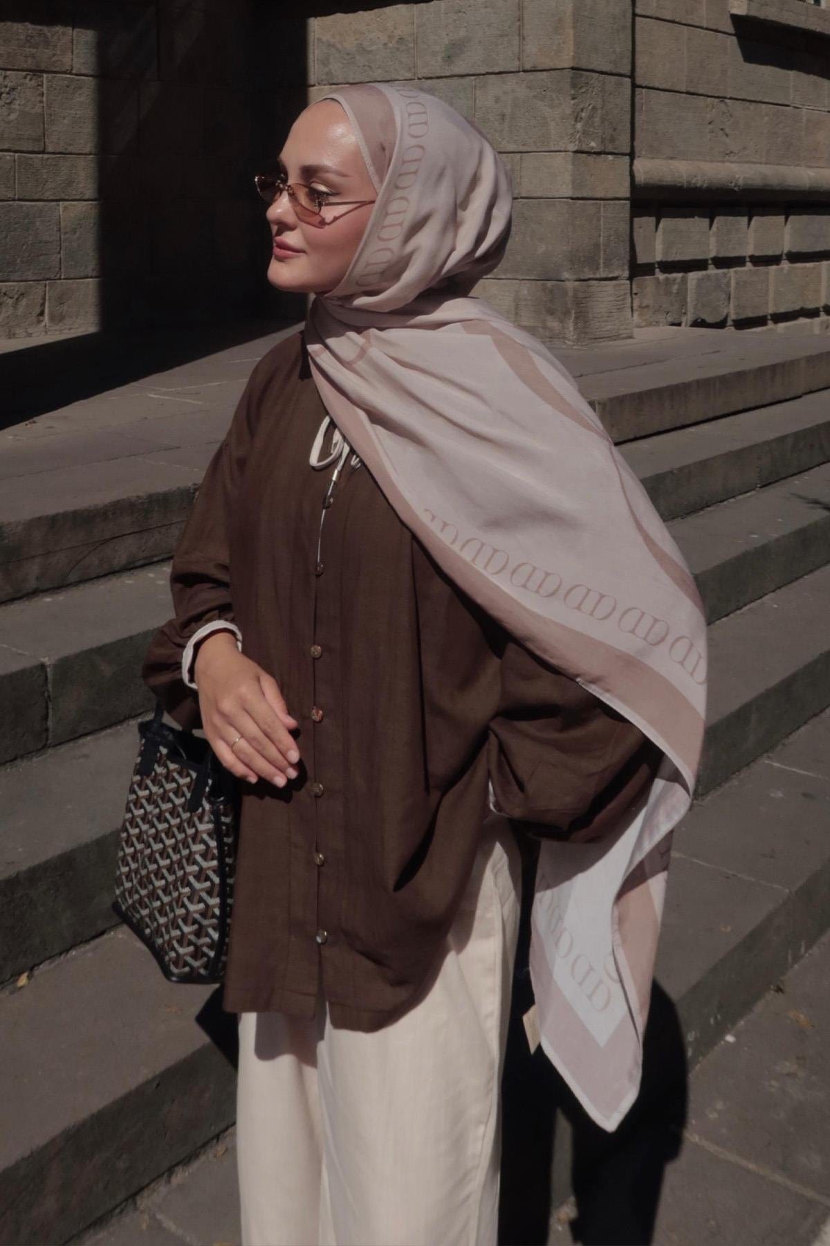 aleyna-atalar-s-choice-aura-monogram-viscose-scarf-mink-coffee-1466_b613a701-07a6-4a9b-89bc-925d598f2674.jpg