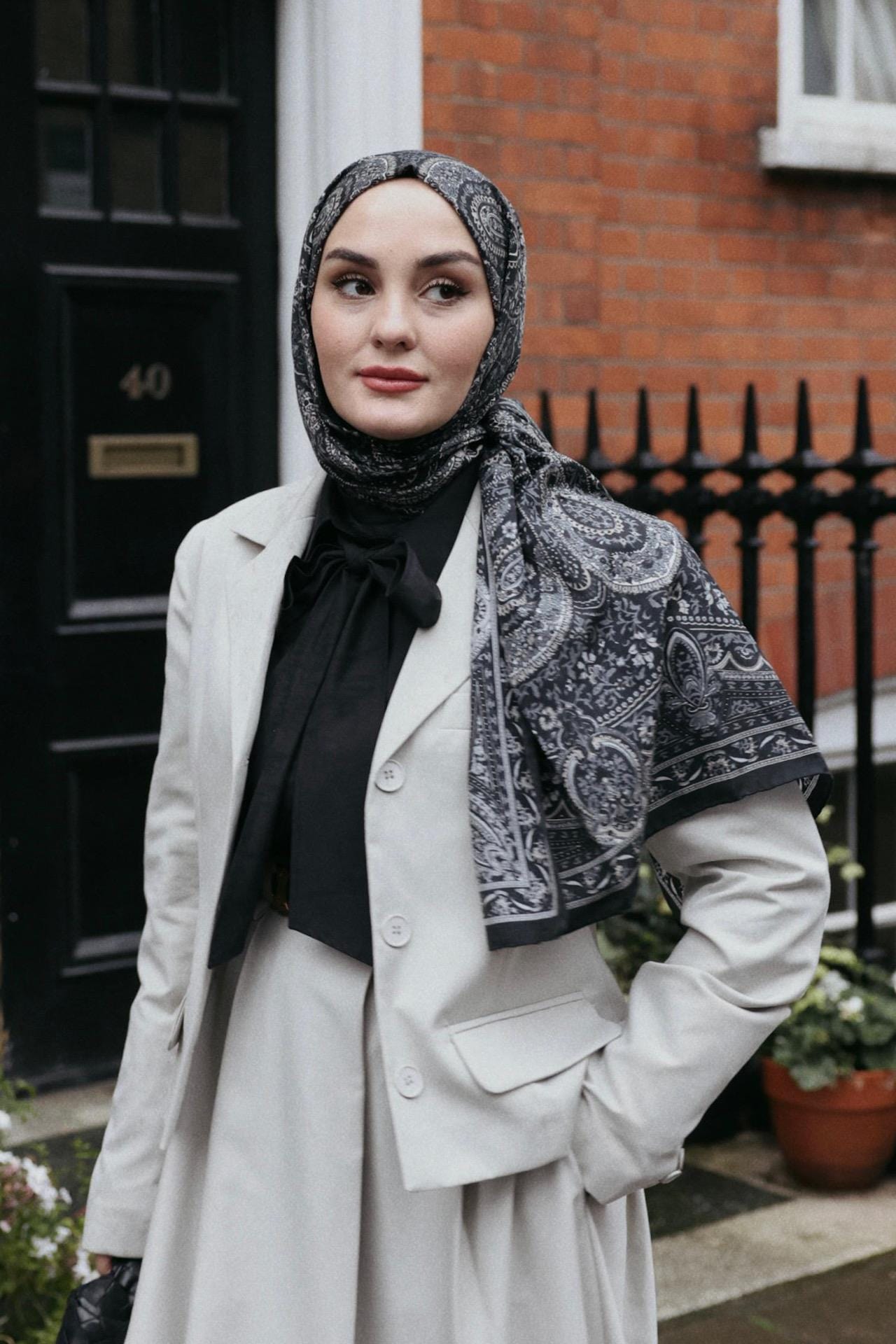 aleyna-s-choice-ethnich-comfy-silk-scarf-black-3329.jpg