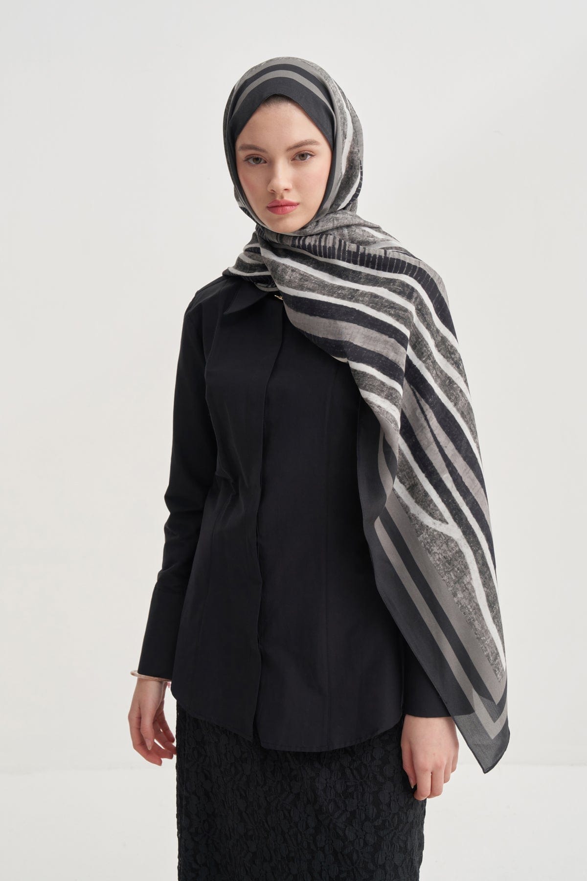 arden-vela-viscose-scarf-gray-3627.jpg