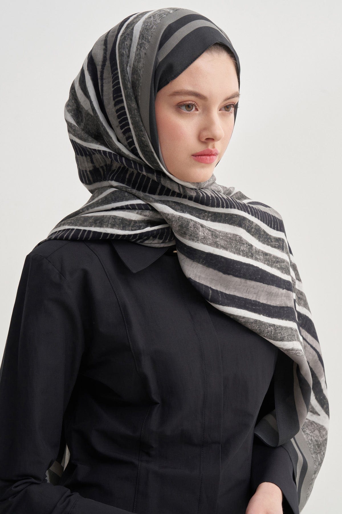 arden-vela-viscose-scarf-gray-3628.jpg