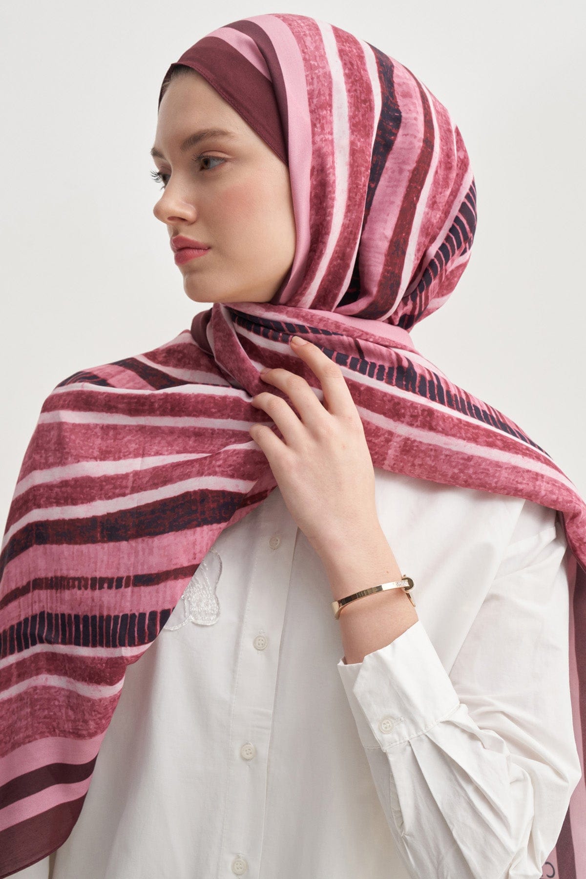 arden-vela-viscose-scarf-pink-3634.jpg
