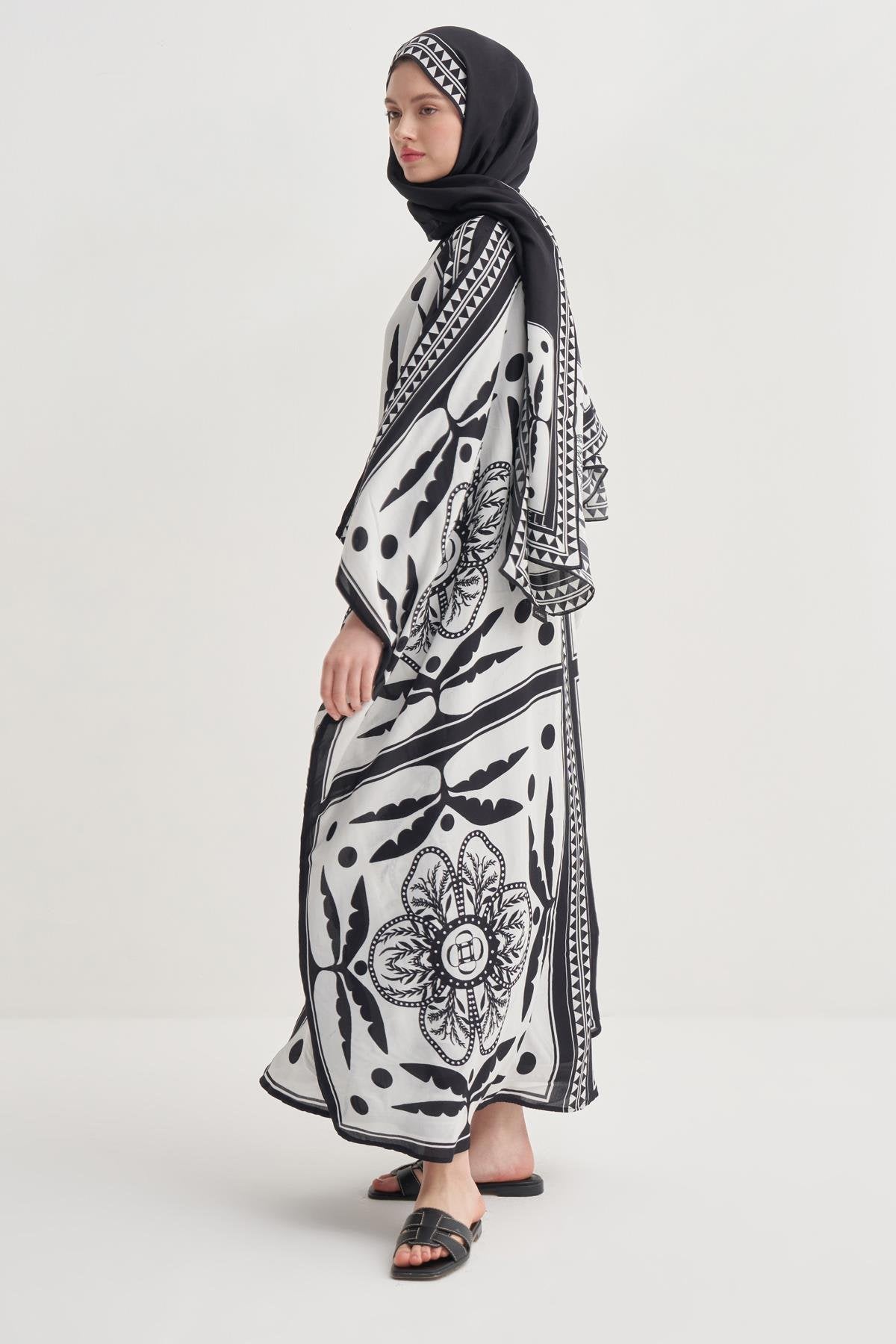 Atlas Viscose Kaftan Black