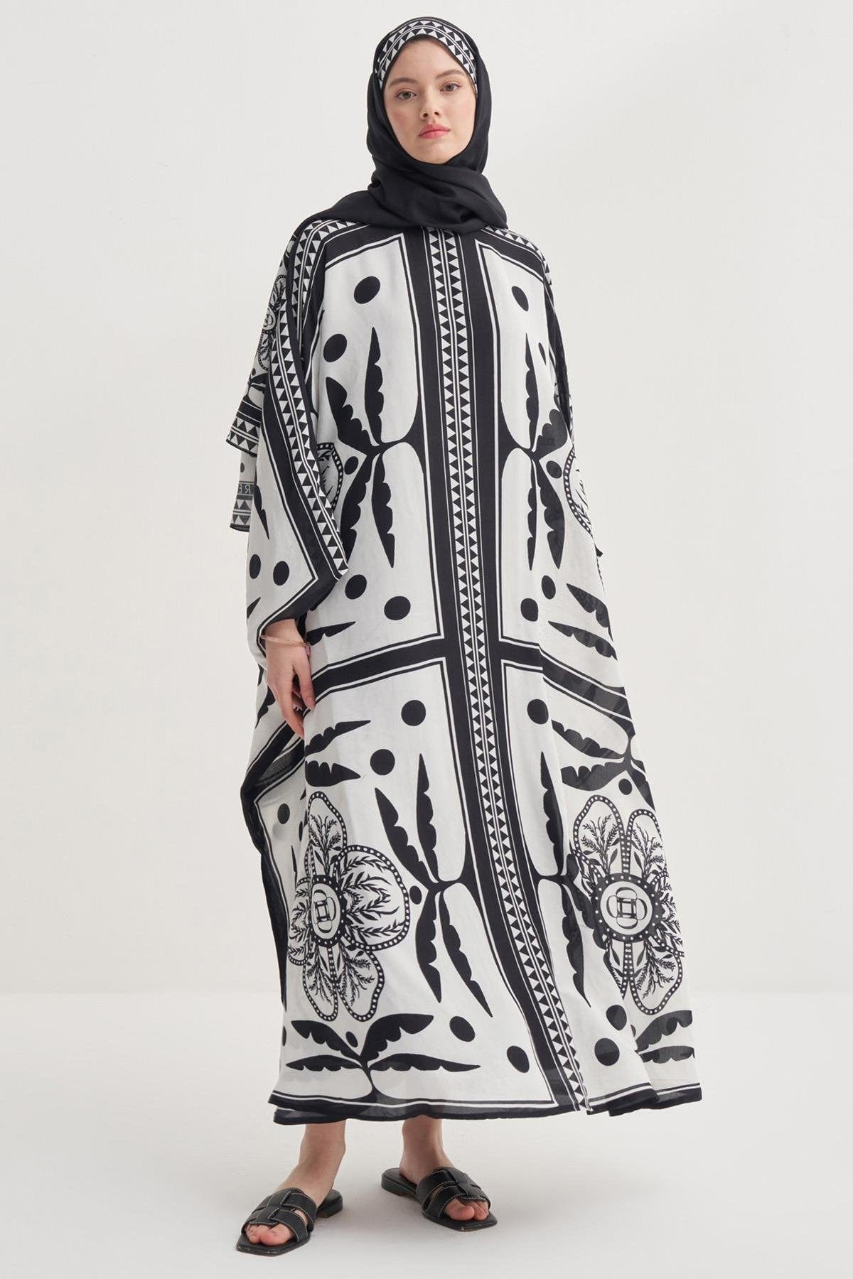 atlas-viscose-kaftan-black-1551_1847a948-2a70-42f8-9c1d-4d583cc216c6.jpg