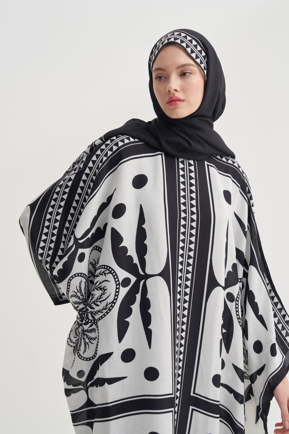 Atlas Viscose Kaftan Black