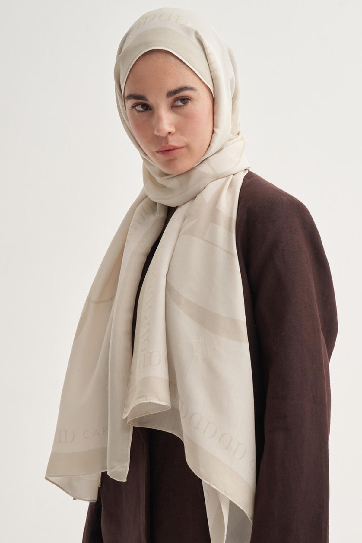 aura-monogram-viscose-scarf-cream-58_23030a44-b30f-4be5-bb1a-0d017ef66fa4.jpg