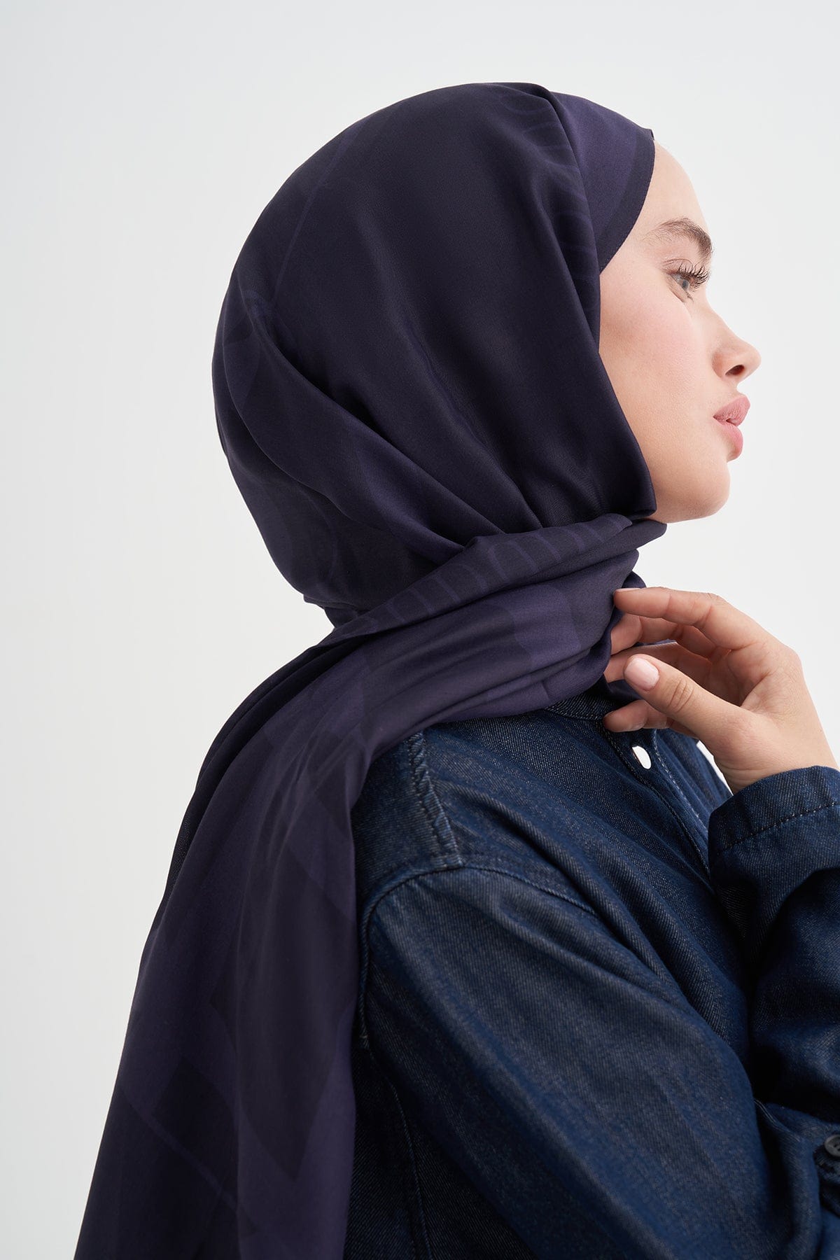 aura-monogram-viscose-scarf-purple-blue-3929.jpg