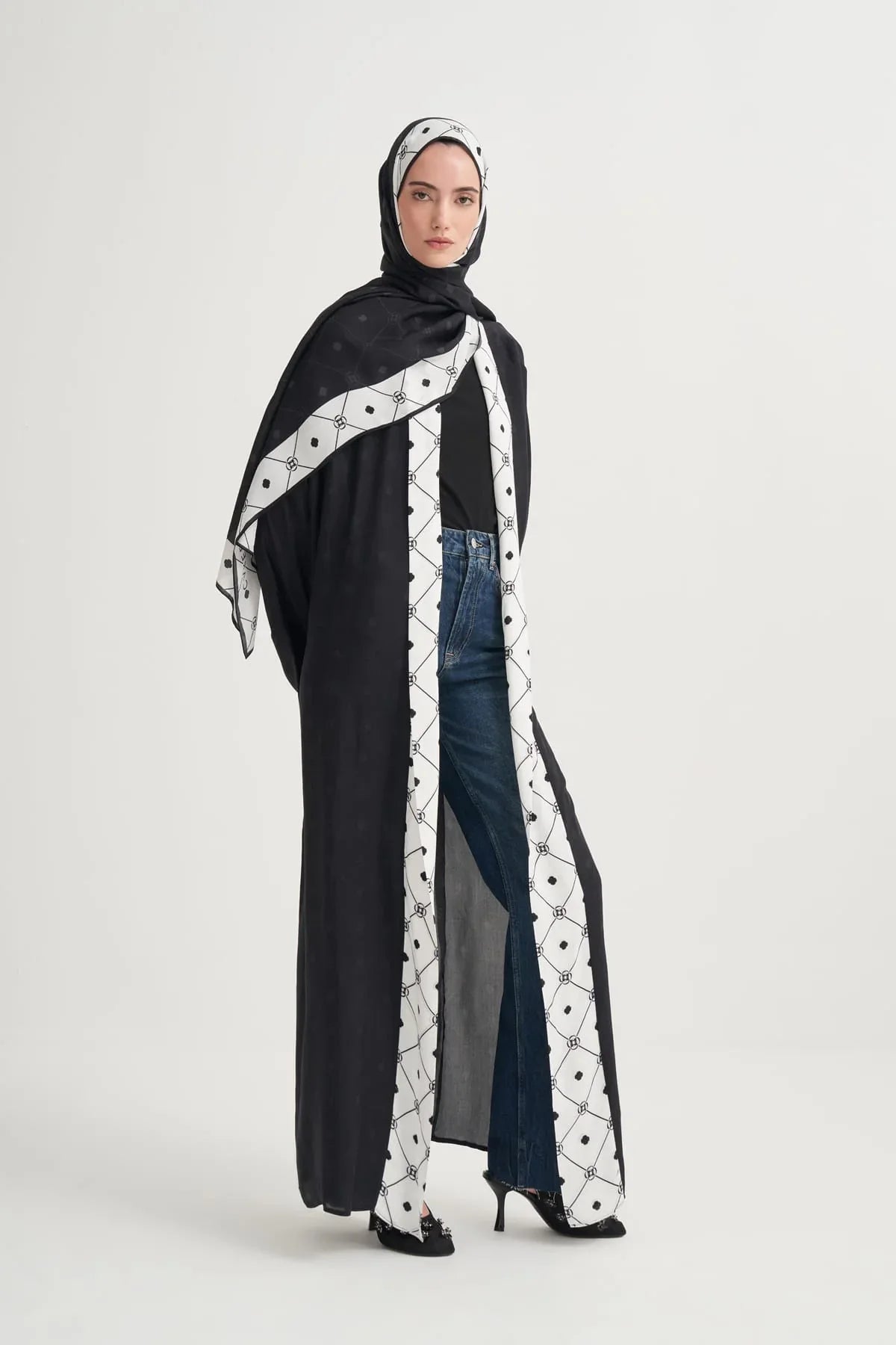 aura-viscose-abaya-black-5522_eb806135-5851-44ea-9abe-28dc170c918a - Carell Hijab
