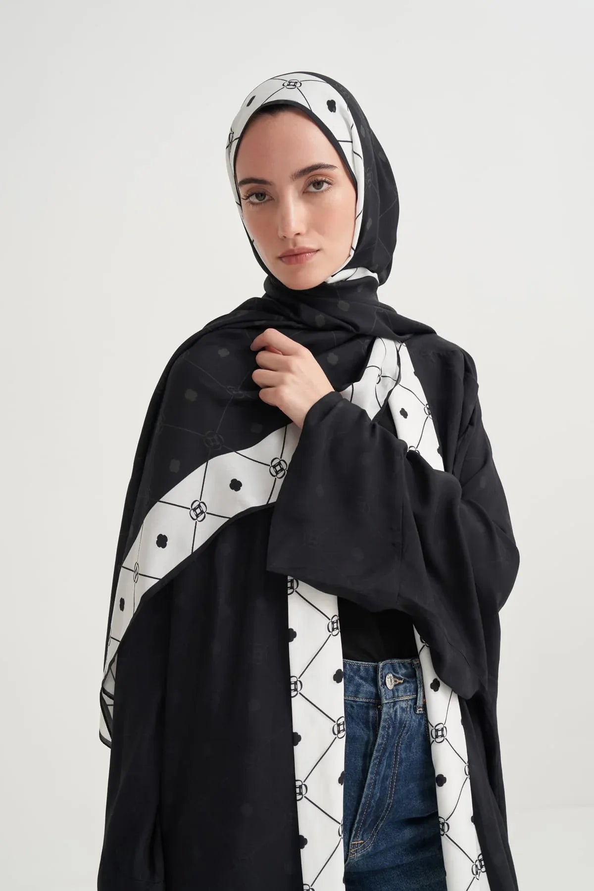 aura-viscose-abaya-black-5523 - Carell Hijab
