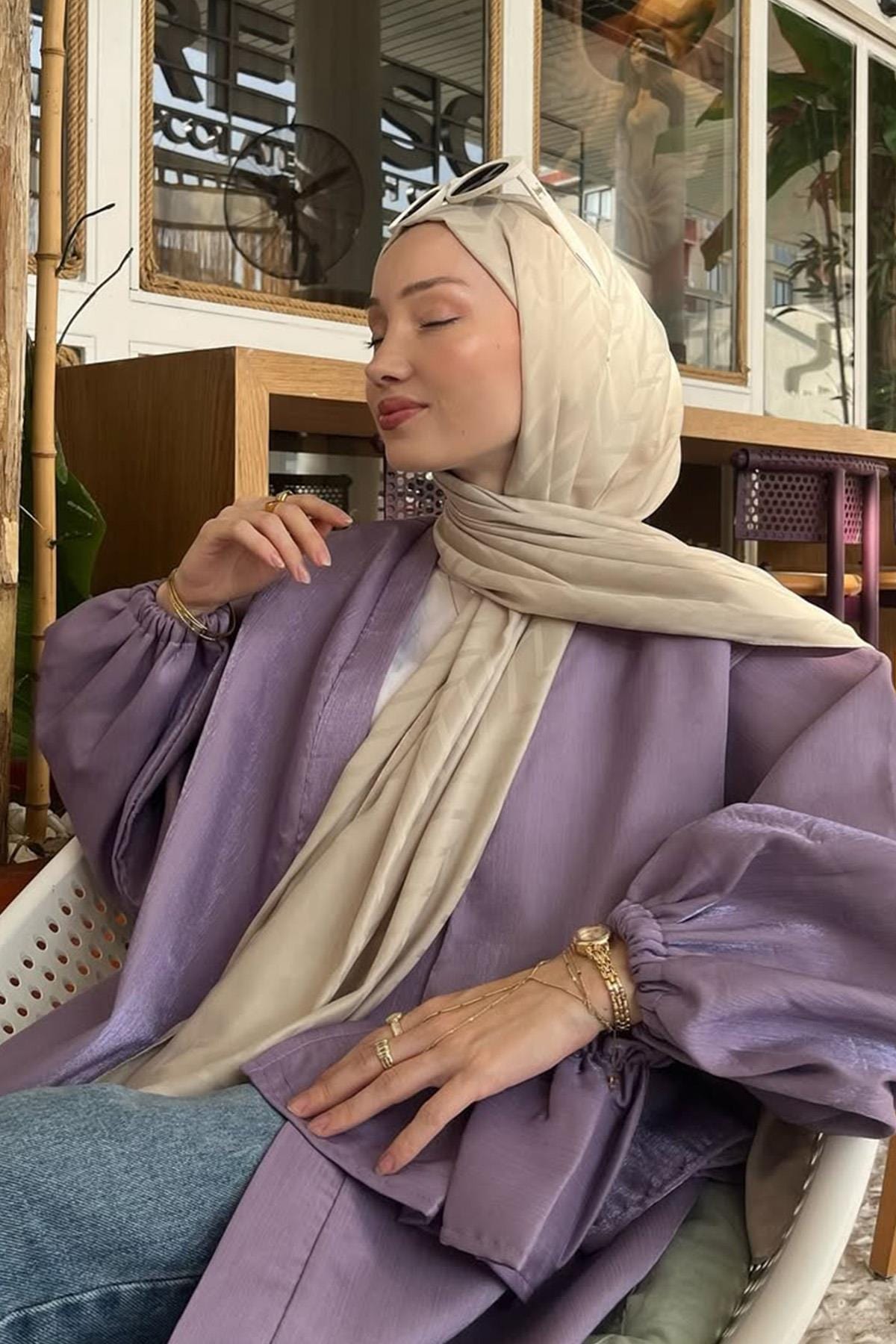 Aysenur Kılıc's Choice: Diamond Pattern Cotton-Silk Scarf with Camel