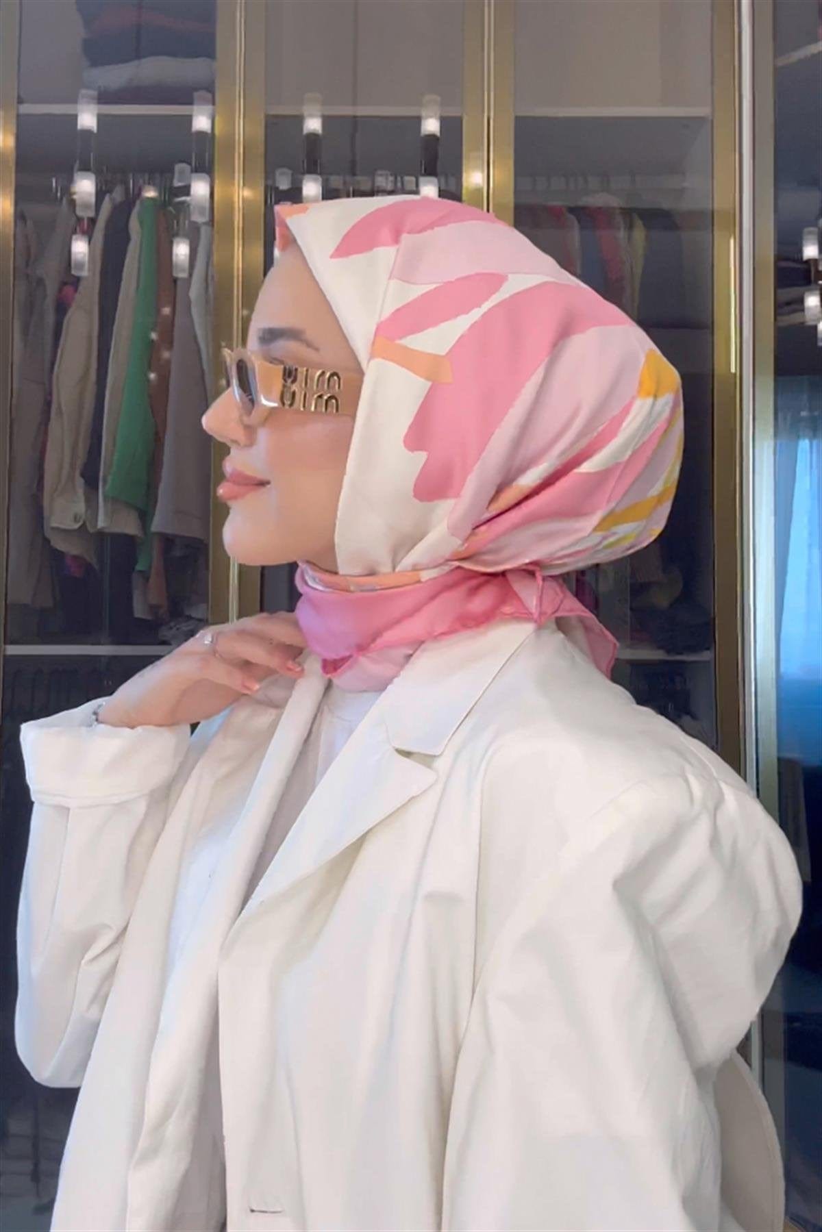 betul-duman-s-choice-maxi-floral-pattern-twill-square-scarf-pink-1896.jpg