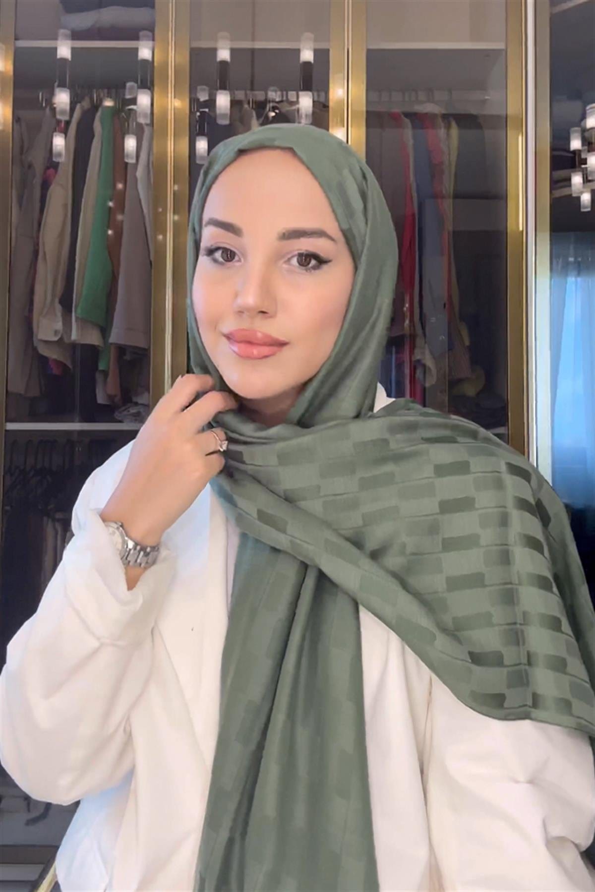 betul-duman-s-choice-pinstripe-jacquard-italian-silk-scarf-evergreen-2907.jpg