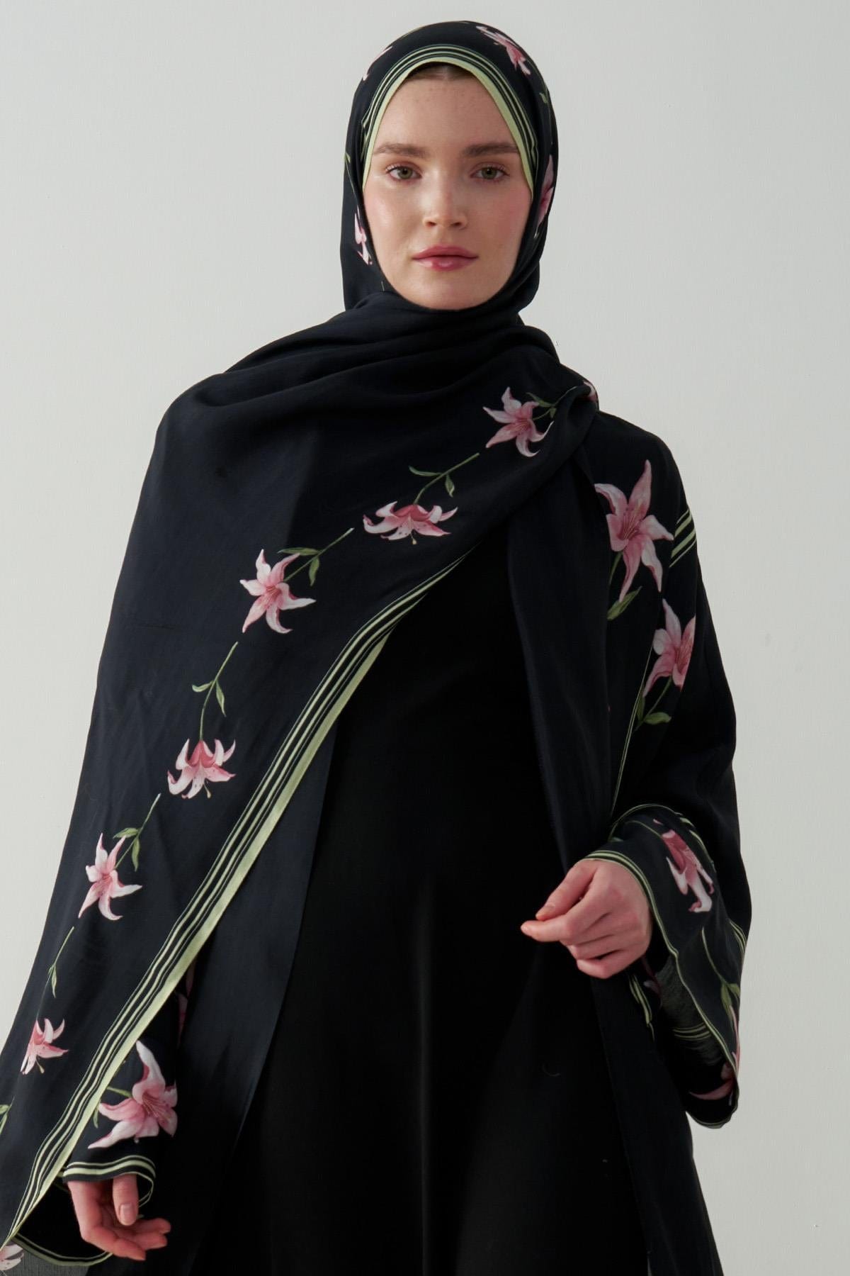 blooming-monogram-viscose-scarf-black-1045.jpg