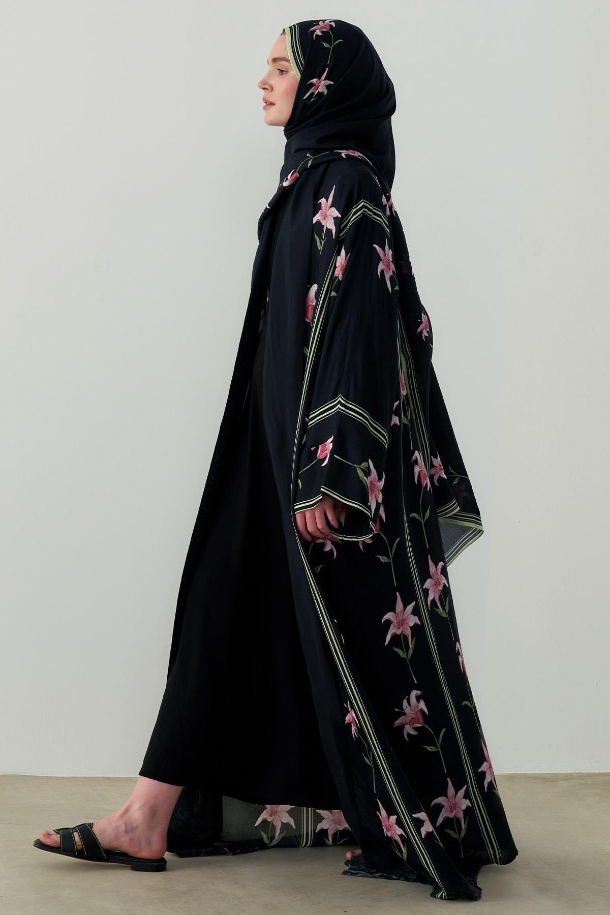 Blooming Viscose Abaya Black