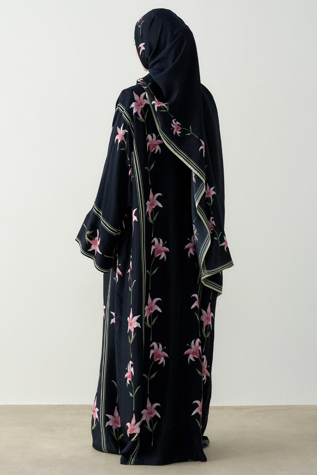 Blooming Viscose Abaya Black