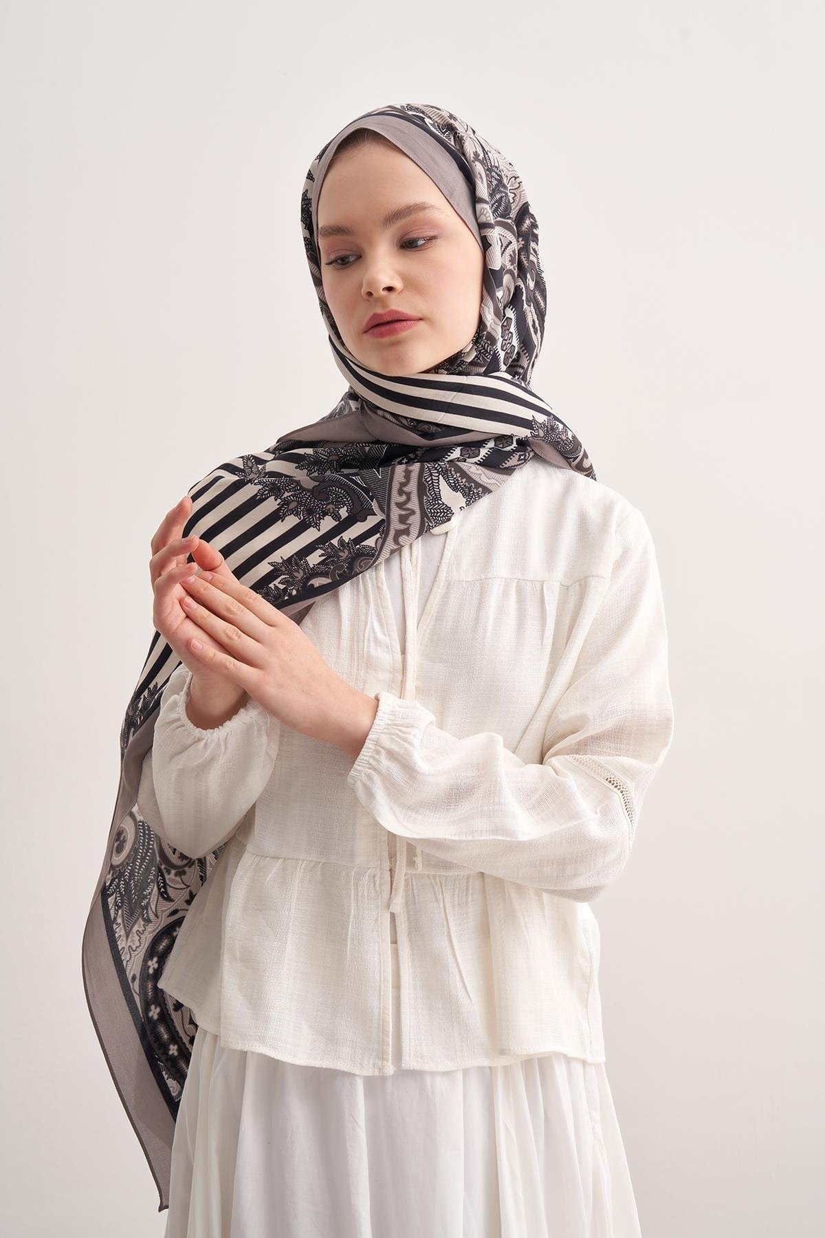 Bloomline Vela Viscose Scarf Smoky