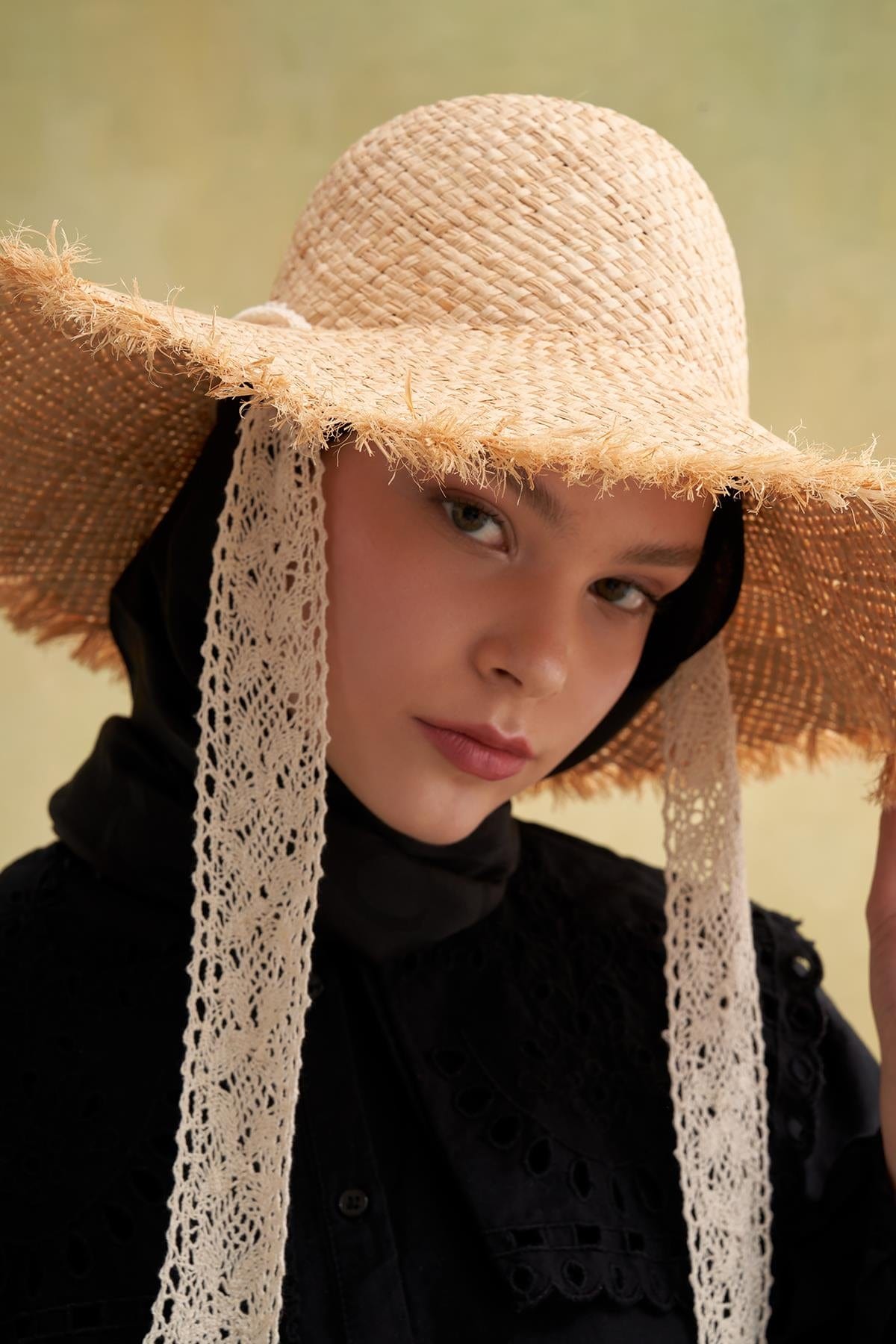 boho-straw-hat-with-ethnic-wrap-1691.jpg