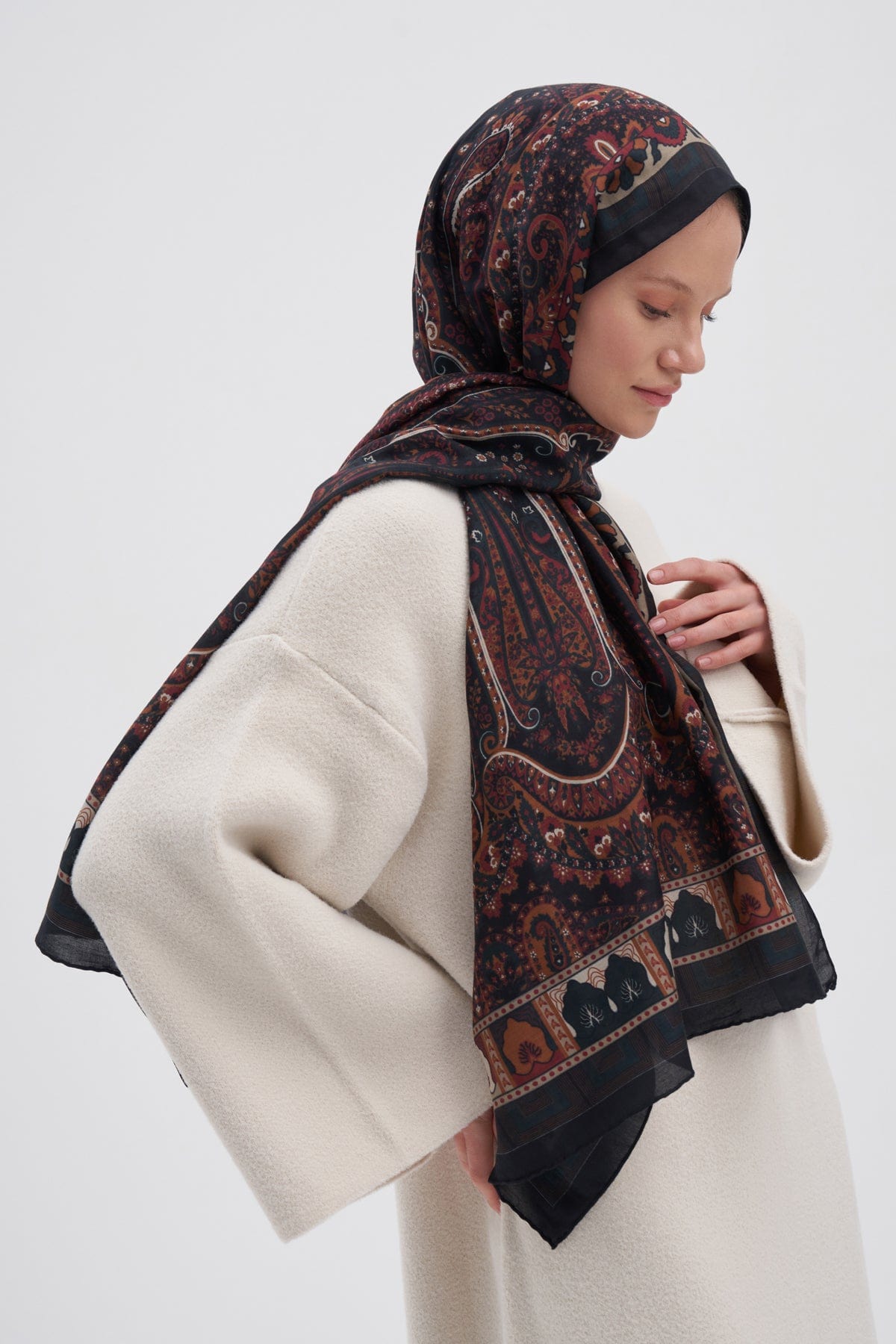 breeze-early-silk-scarf-reddish-2853_c9b5ba17-0ea9-483d-9eb1-f3092bdd6581.jpg