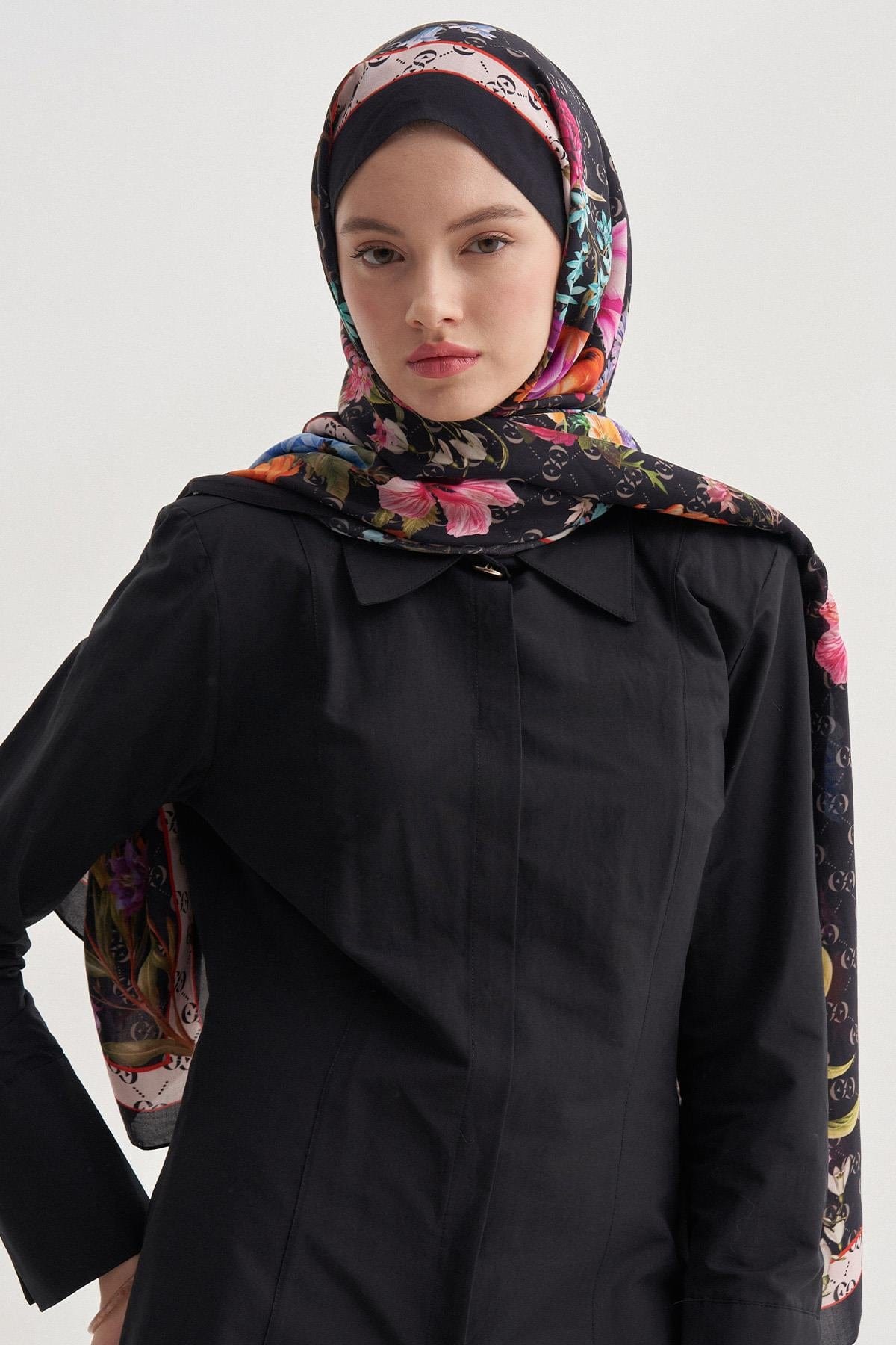 c-monogram-viscose-scarf-black-1528_dbd9e1c1-8ab2-4278-bdf9-99a65a185188.jpg