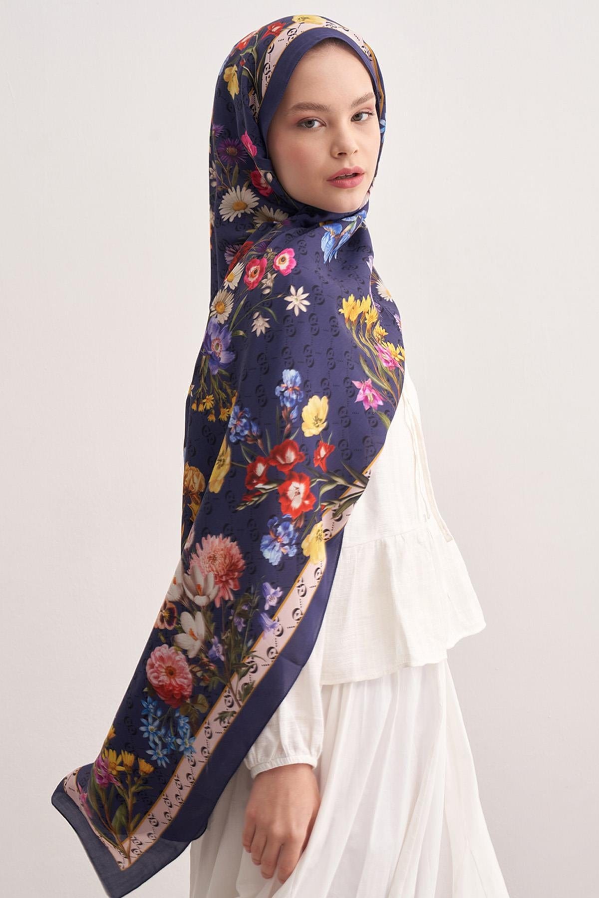 c-monogram-viscose-scarf-violet-1536.jpg