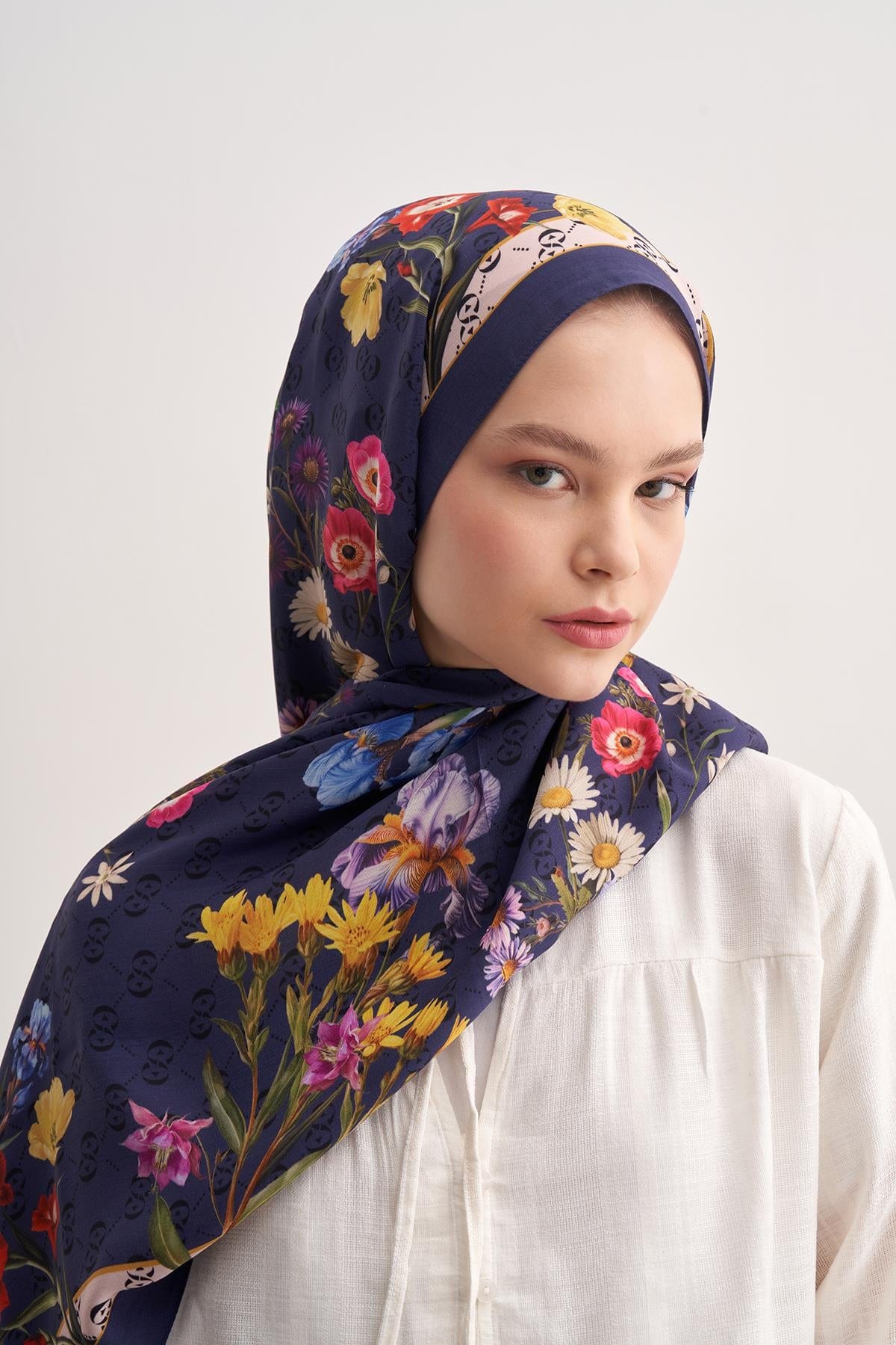 c-monogram-viscose-scarf-violet-1537.jpg