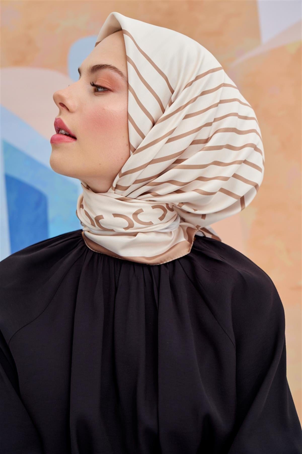 Chain Pattern Twill Square Scarf Beige