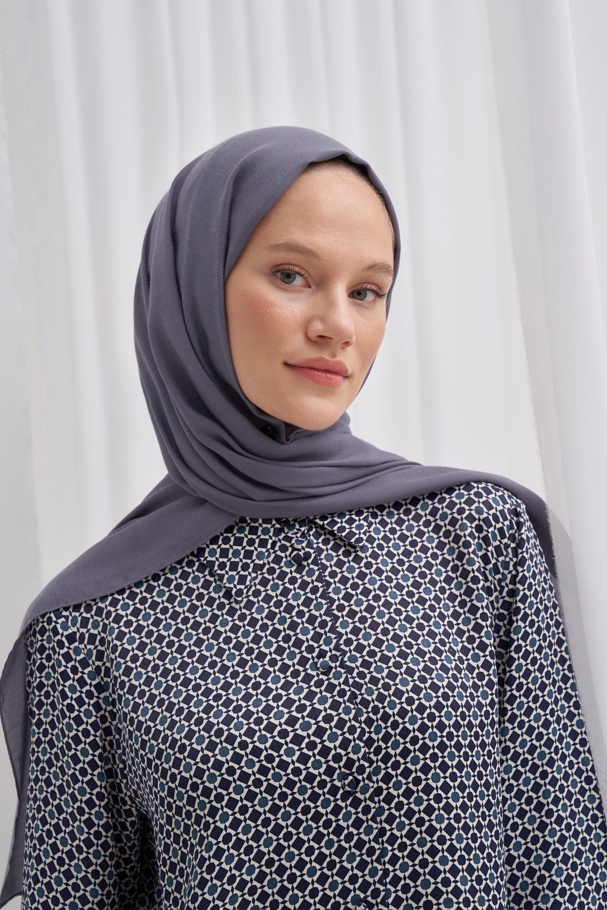 chantouk-reversible-silk-scarf-gray-2664.jpg