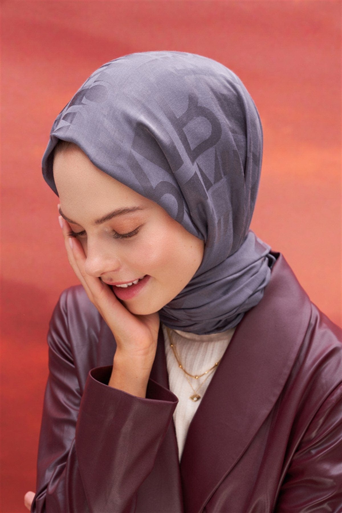 checkered-jacquard-italian-silk-scarf-gray-677_5add696b-7f73-45ec-986a-2275b331cc39.jpg