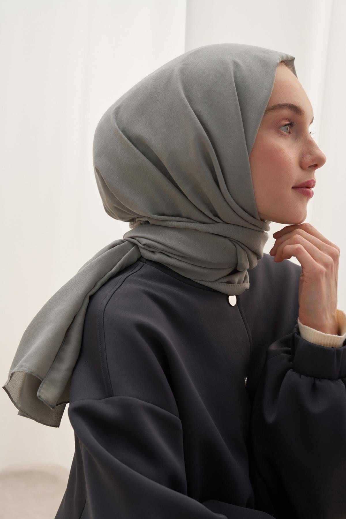 compact-soft-scarf-light-gray-1769.jpg