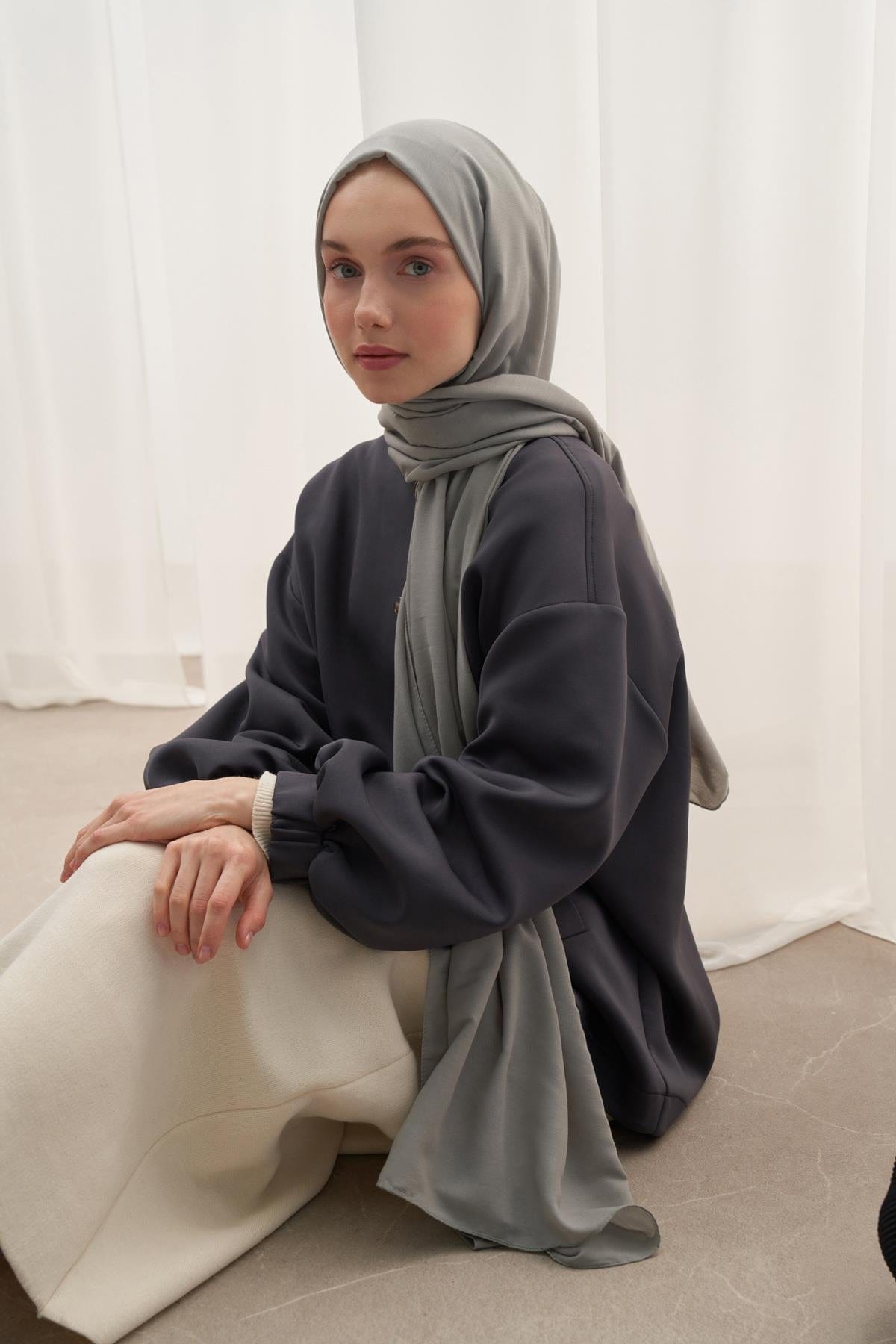 compact-soft-scarf-light-gray-1770.jpg