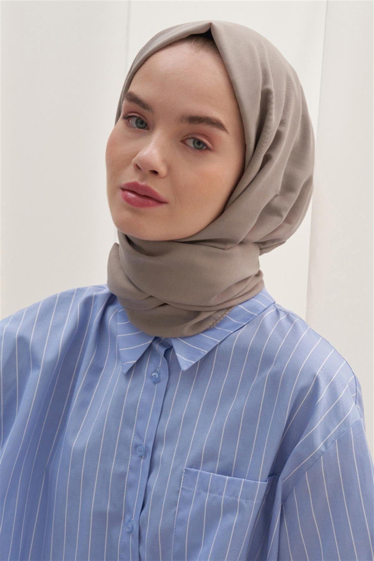 compact-soft-scarf-smoky-1750_1661b0c7-1e28-4408-bd44-7c33c8030bd3.jpg