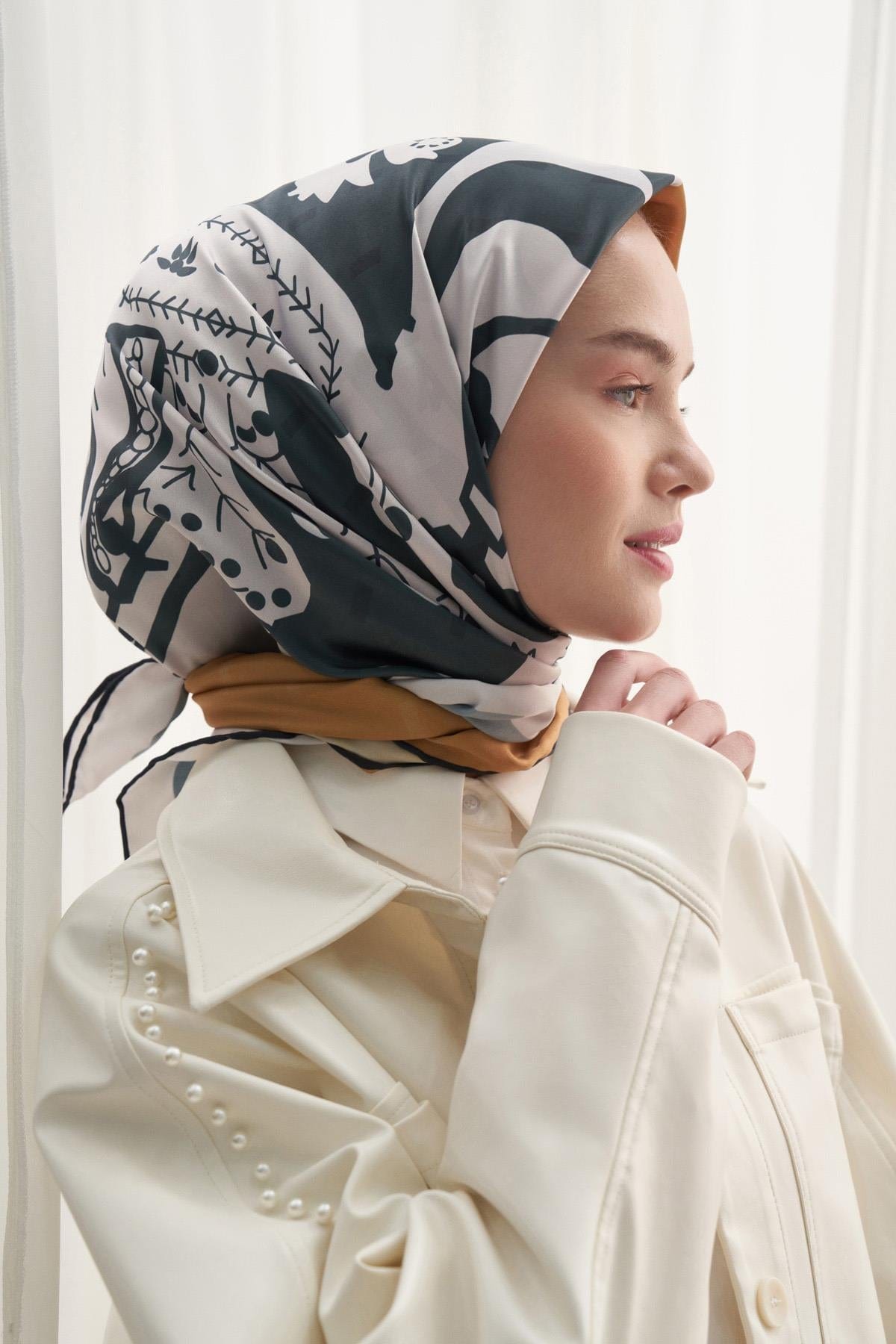 contrasting-two-colors-twill-square-scarf-1231.jpg