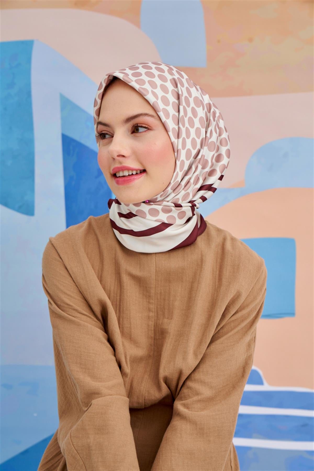 dalee-pattern-twill-square-scarf-brown-1348_aa6505ee-e916-4336-ace0-35da1b9ab90f.jpg