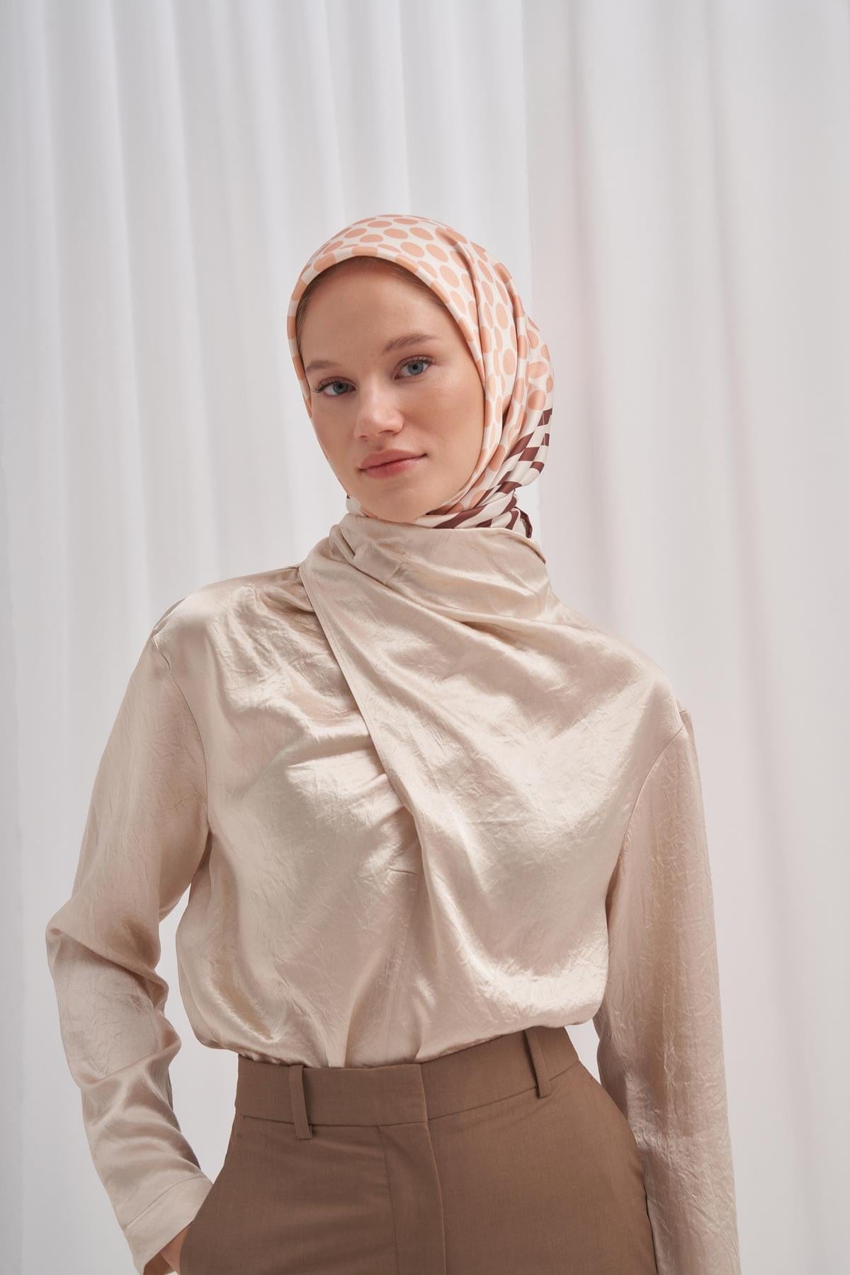 Dalee Pattern Twill Square Scarf Mink