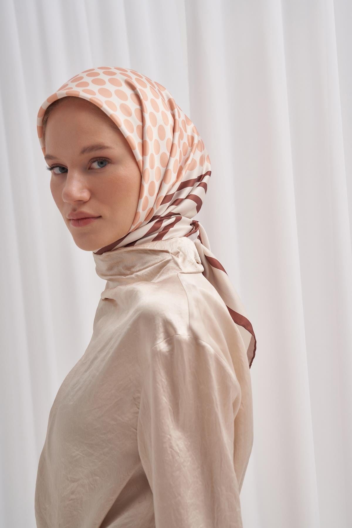 Dalee Pattern Twill Square Scarf Mink