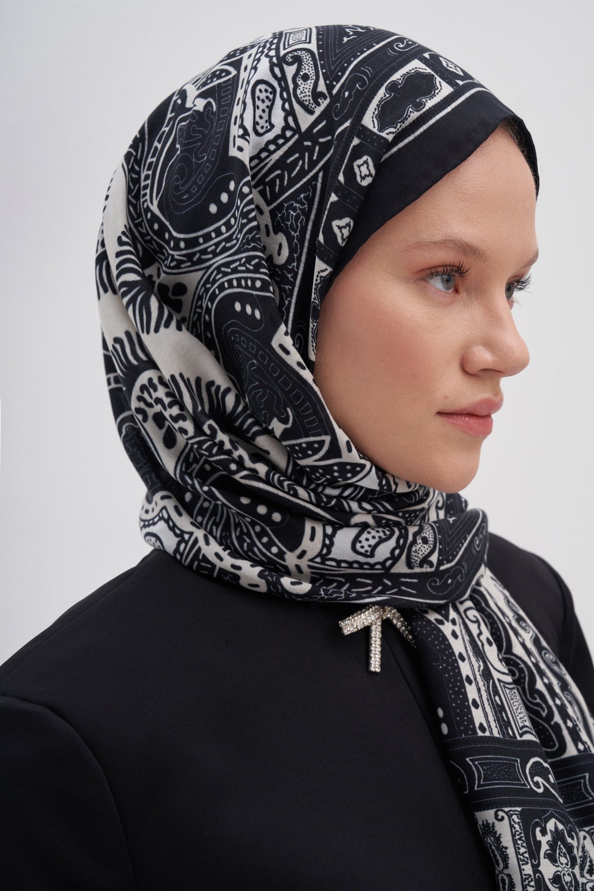 deep-early-silk-scarf-black-2891.jpg