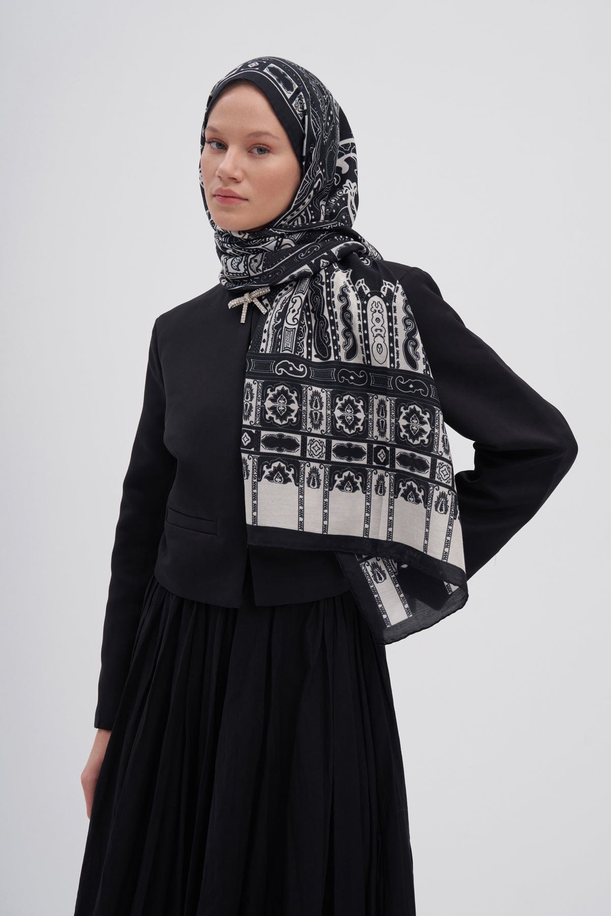 Deep Early Silk Scarf Black