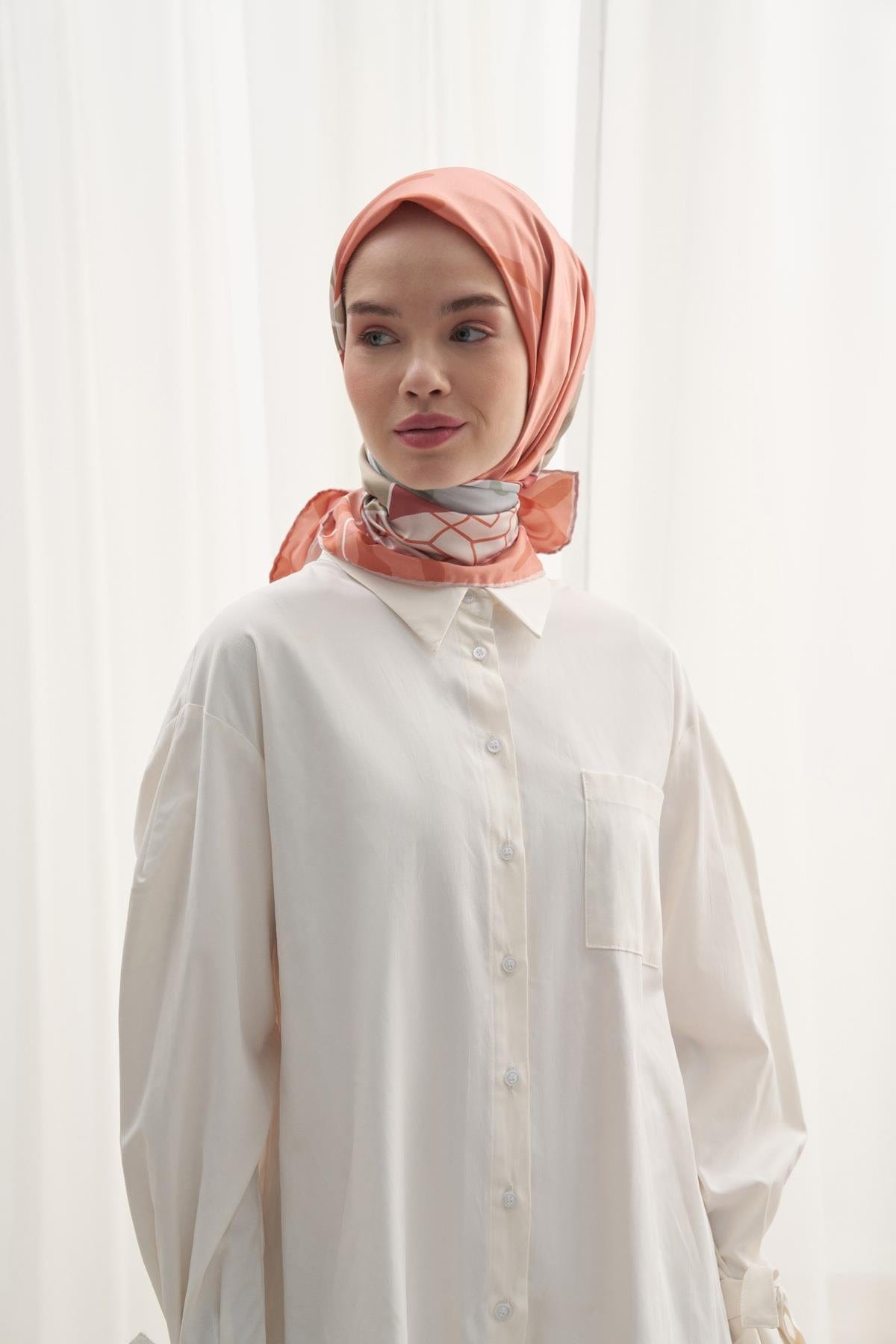 delly-flowers-pattern-twill-square-scarf-salmon-1245.jpg
