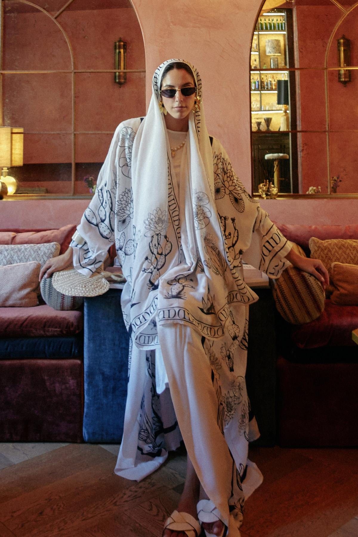 desert-viscose-abaya-ecru-1607_c63ae69f-42d9-4165-ab2b-ea43e76f42a8.jpg