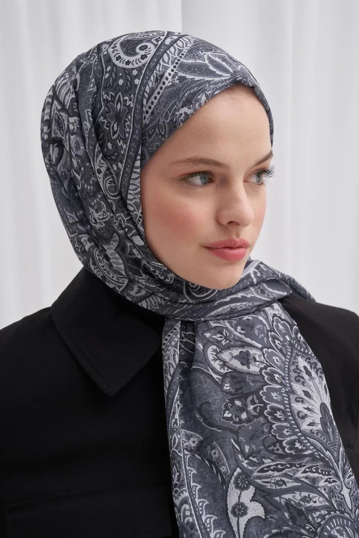 diamond-nilla-cotton-scarf-gray-3179_c197bc44-348e-4a6e-8adc-f55cf1506e83 - Carell Hijab