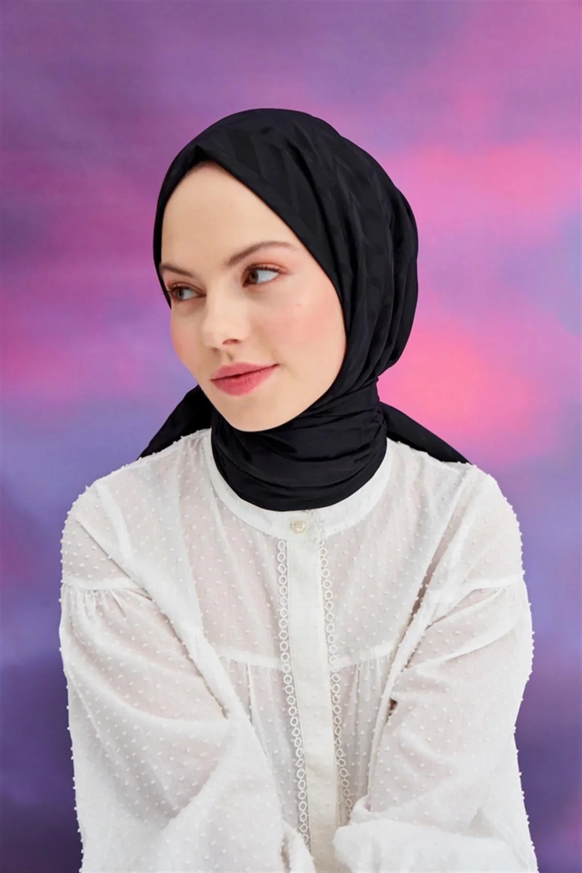 Diamond Pattern Cotton-Silk Scarf with Black