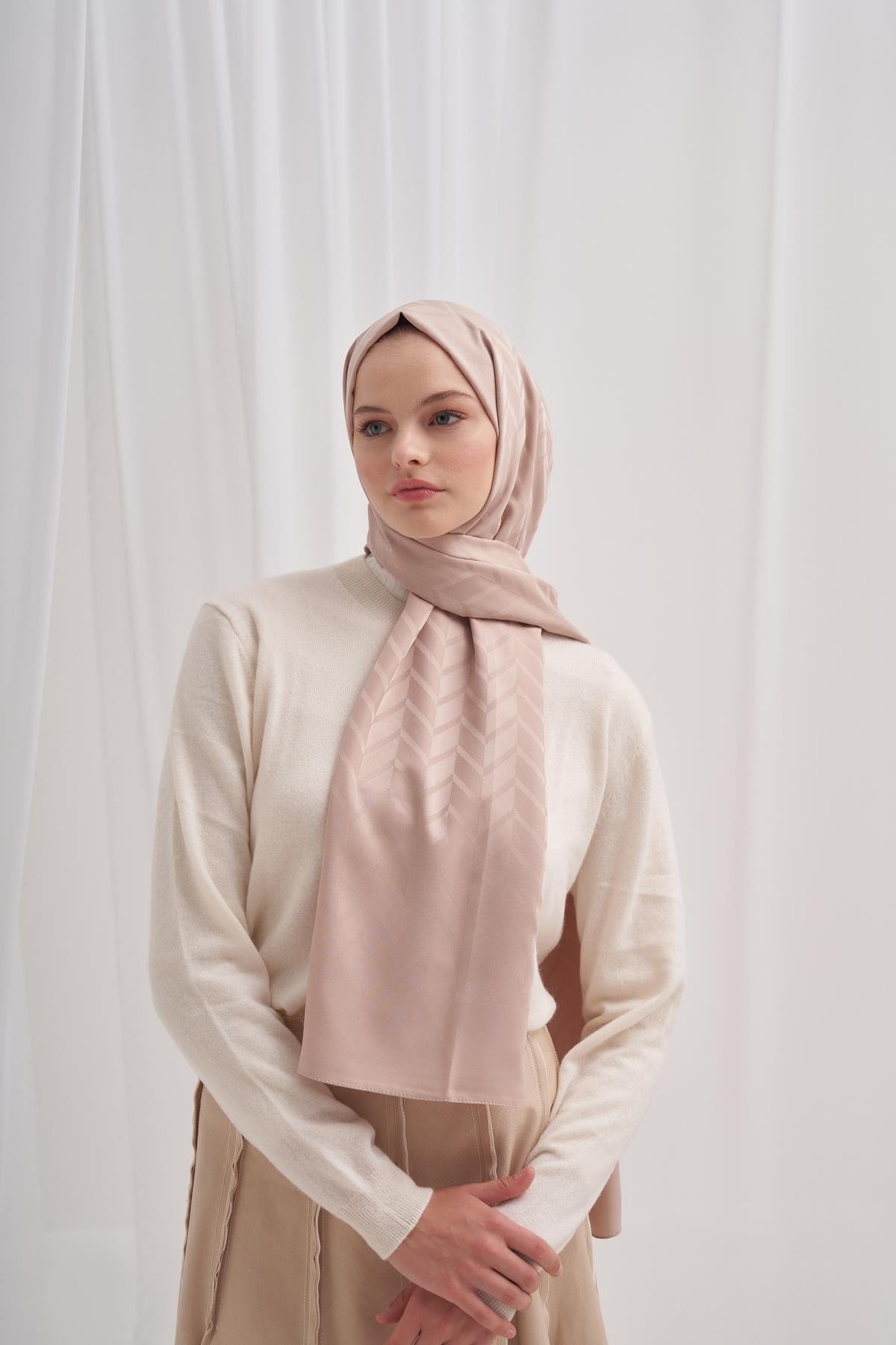 Diamond Pattern Cotton-Silk Scarf with Cream