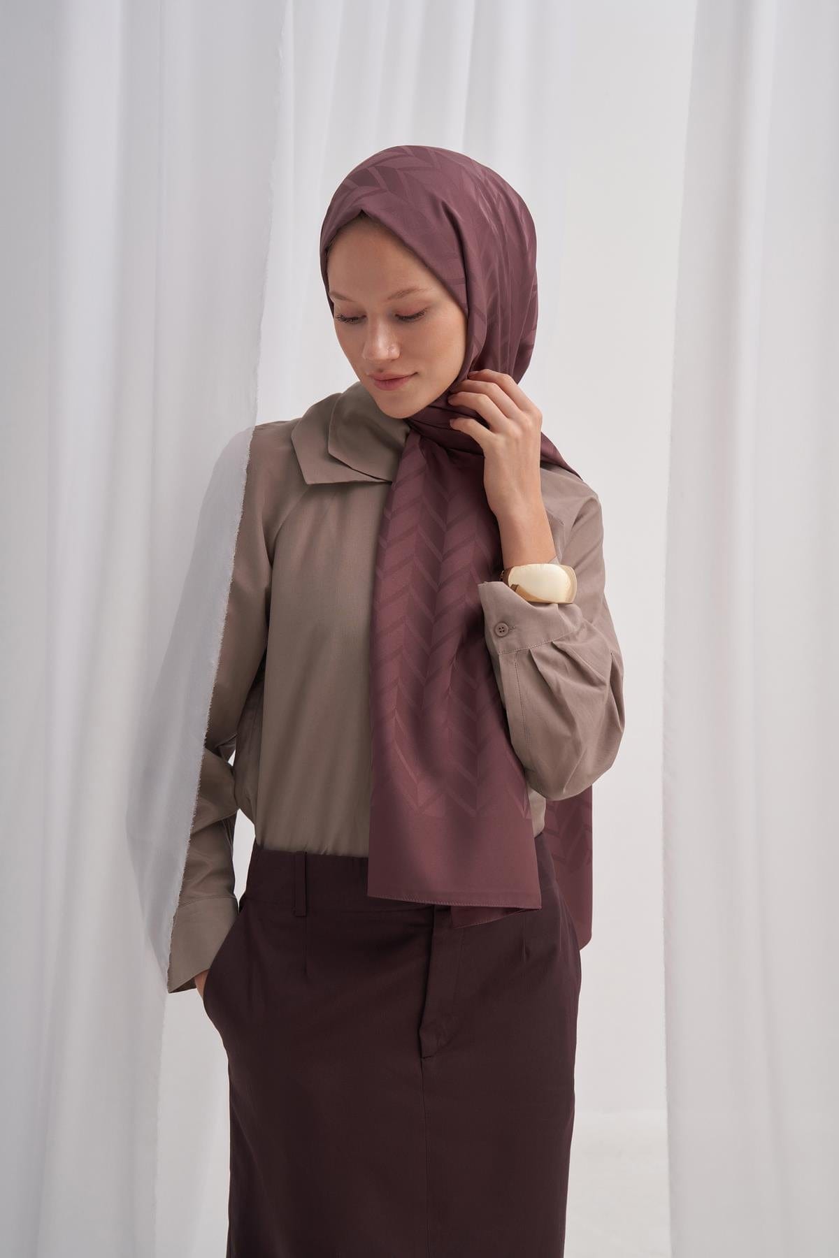 Diamond Pattern Cotton-Silk Scarf with Dark Rose