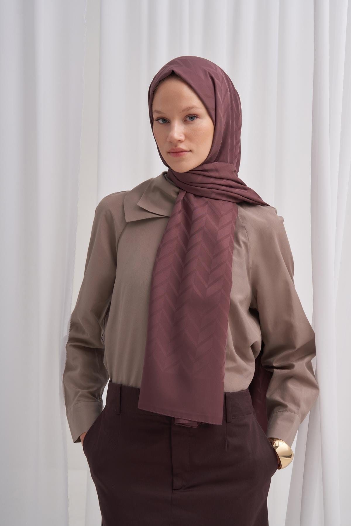 Diamond Pattern Cotton-Silk Scarf with Dark Rose