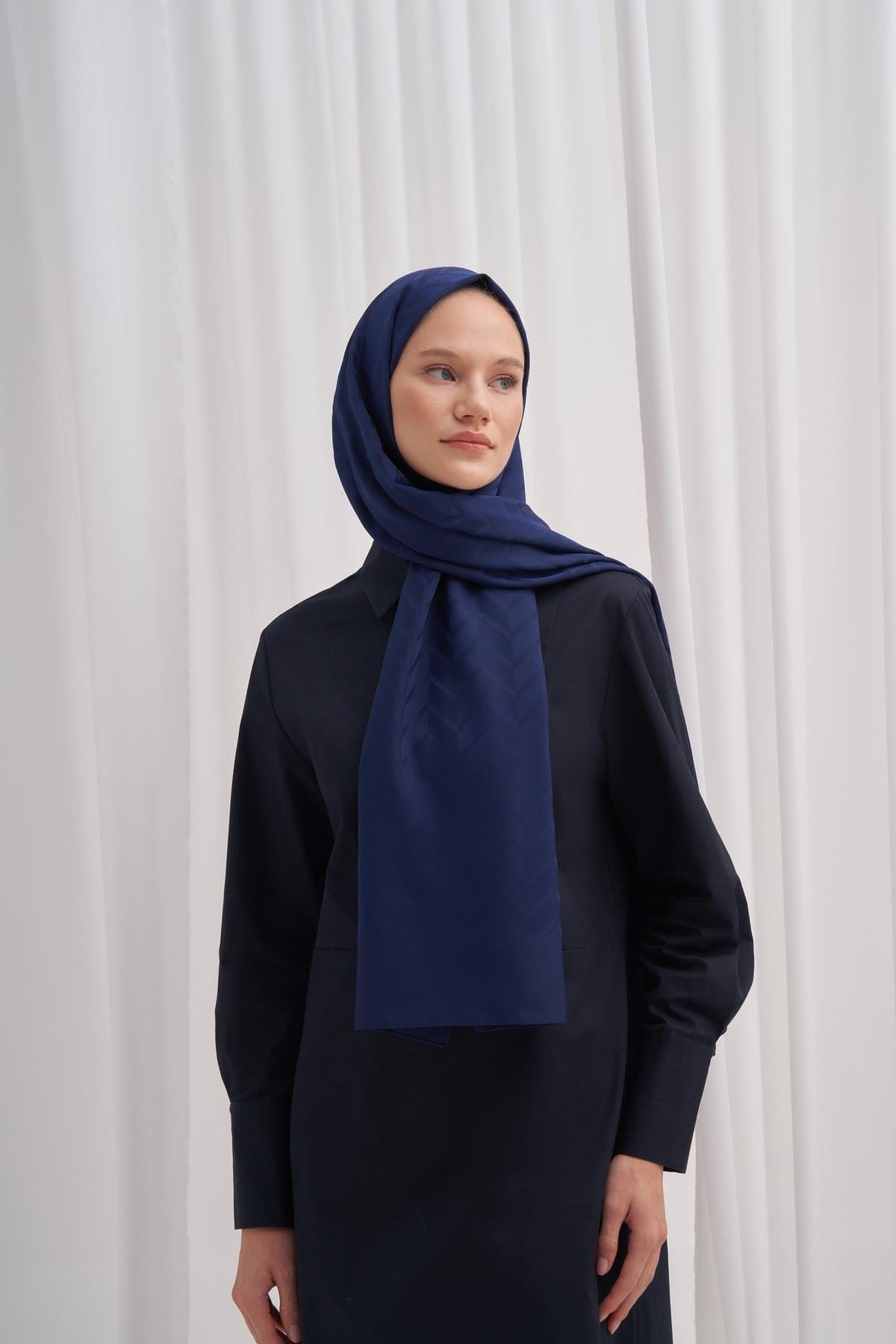 diamond-pattern-cotton-silk-scarf-with-deep-blue-2485.jpg