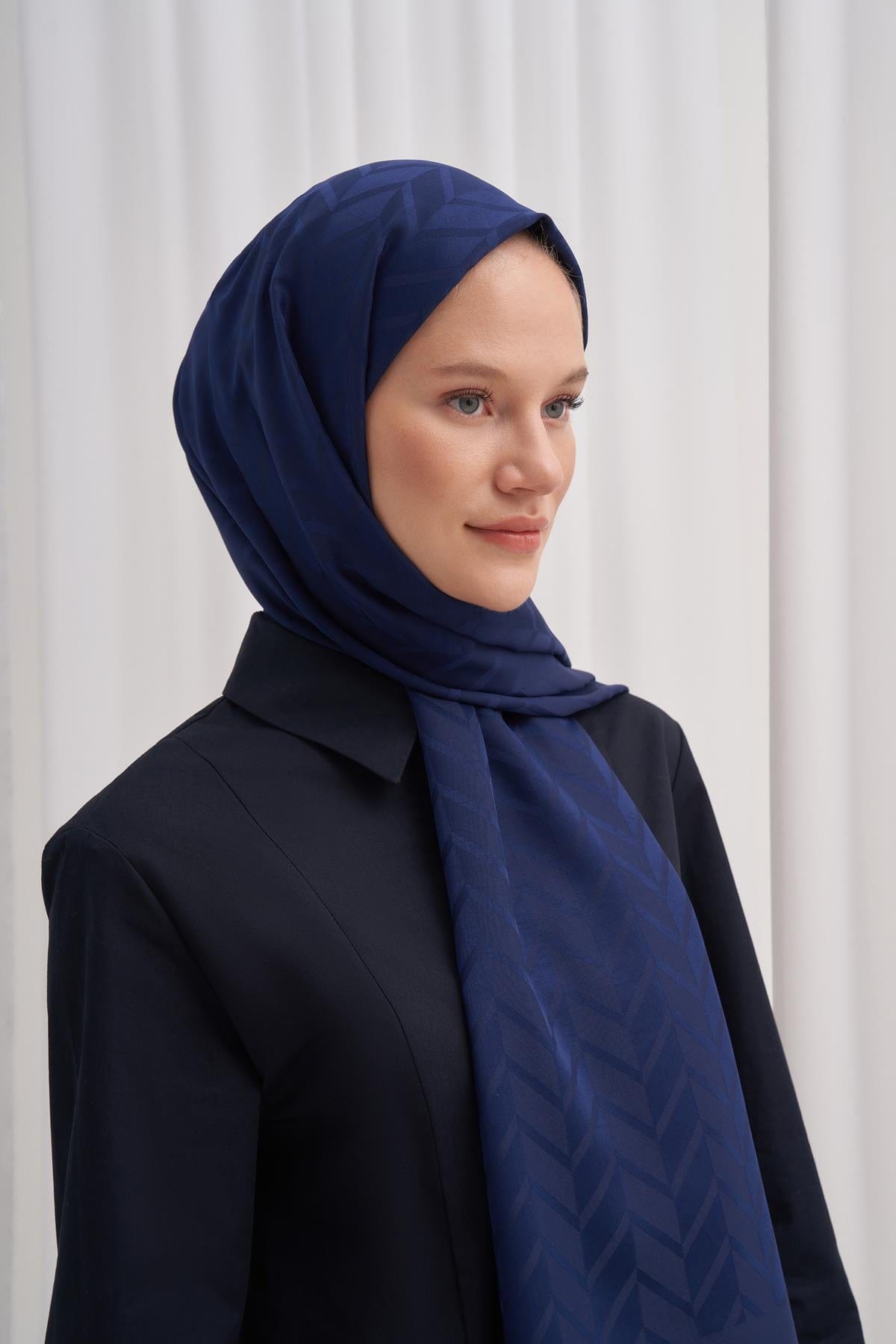 Diamond Pattern Cotton-Silk Scarf with Deep Blue